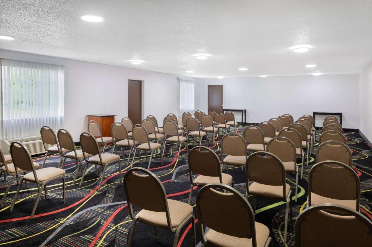 Super 8 By Wyndham Hotel Pensacola