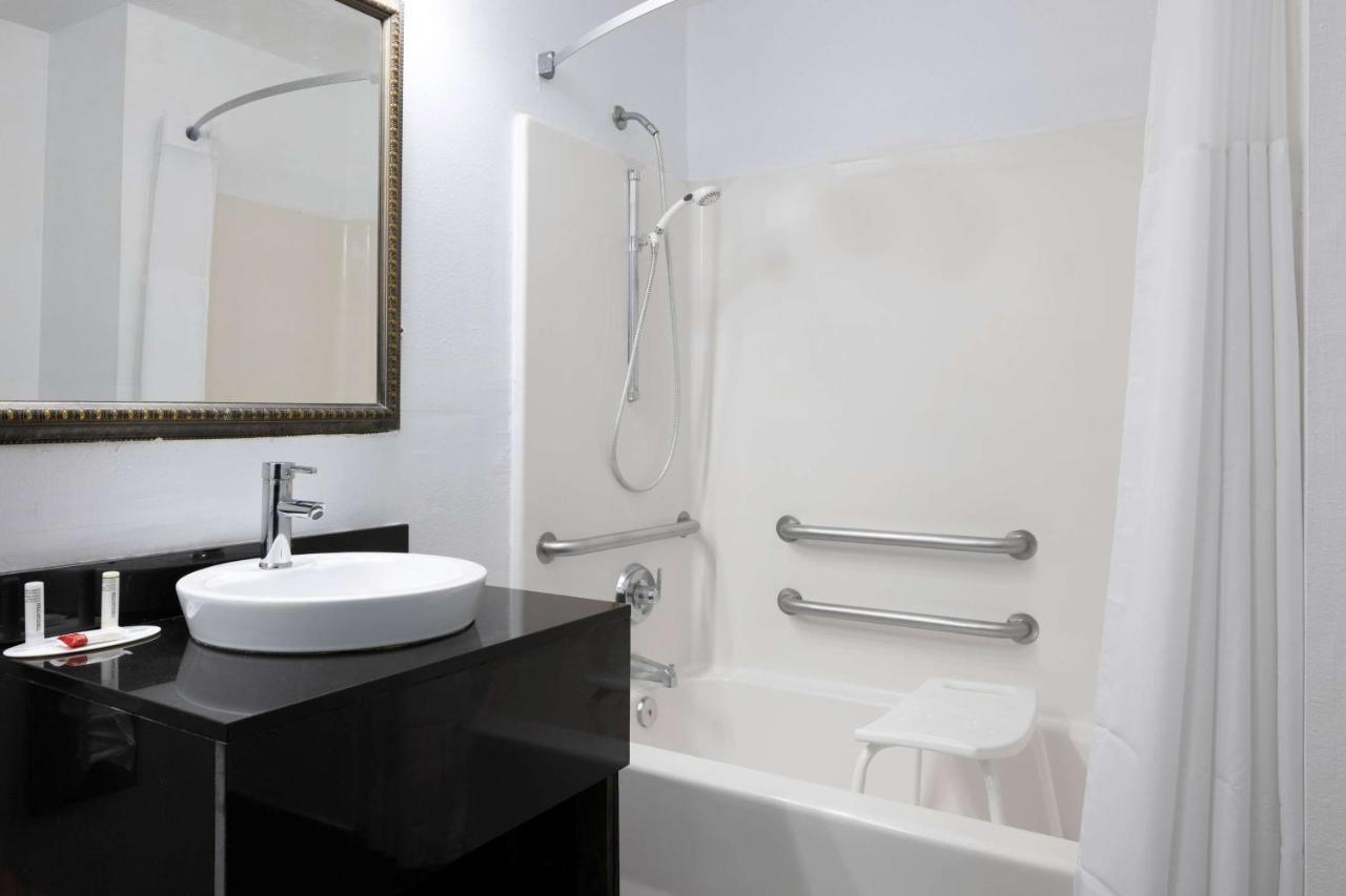 Super 8 By Wyndham 2* Pensacola