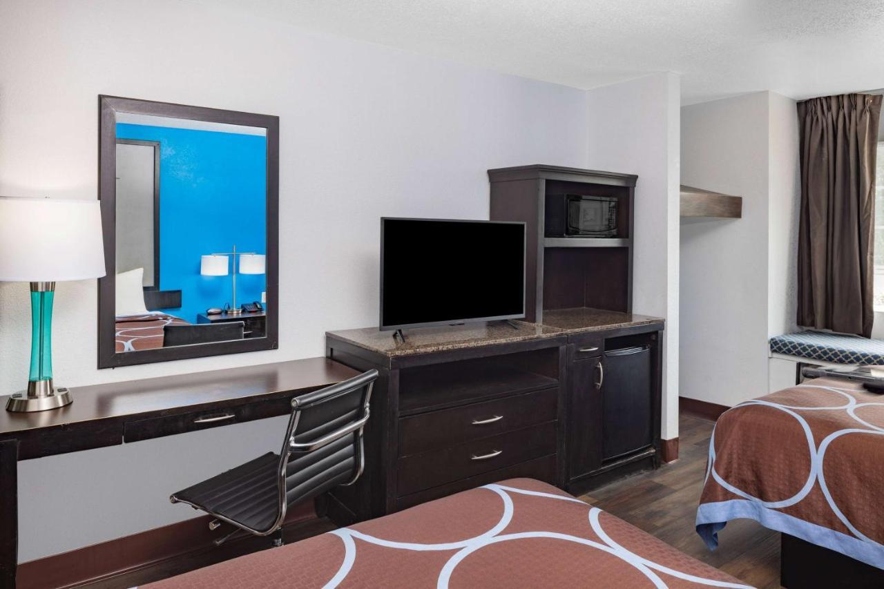 Super 8 By Wyndham Hotel Pensacola