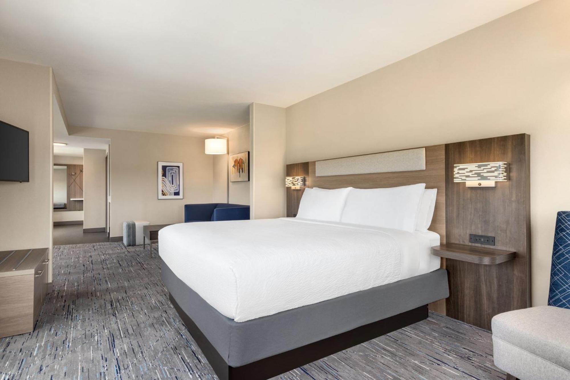 Express & Pierce West By Ihg