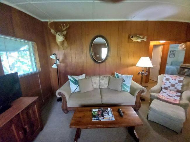 Stegbone's Fish Camp And Satsuma