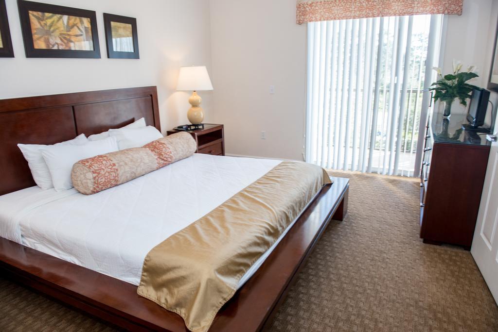 Angela's Palisades - Three Bedroom 406 *