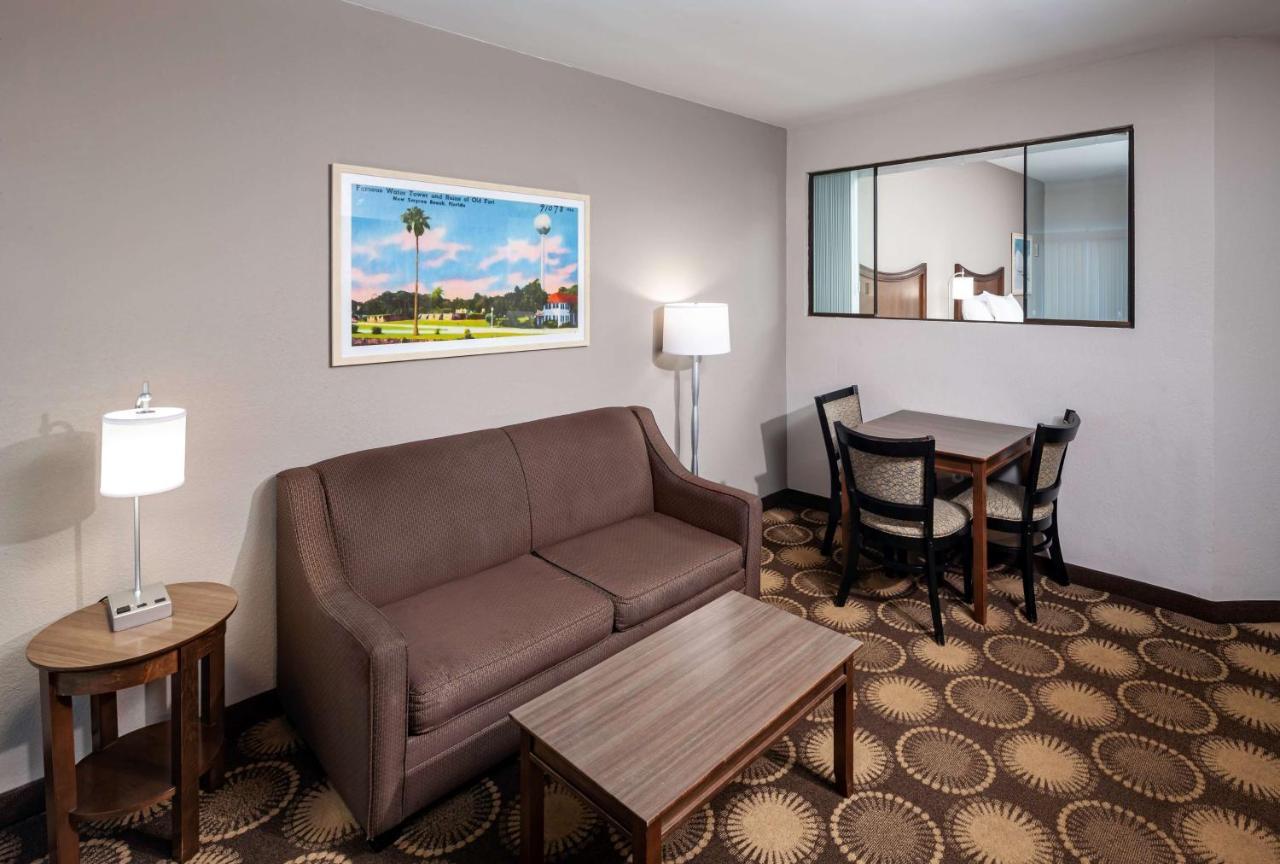 Western New Smyrna & Hotel 3*