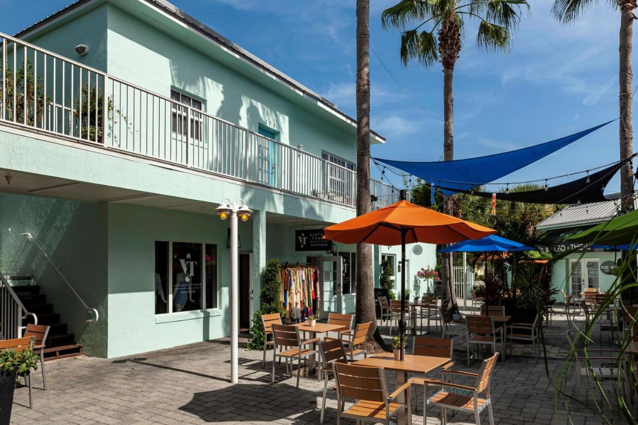 Western New Smyrna & Hotel 3*