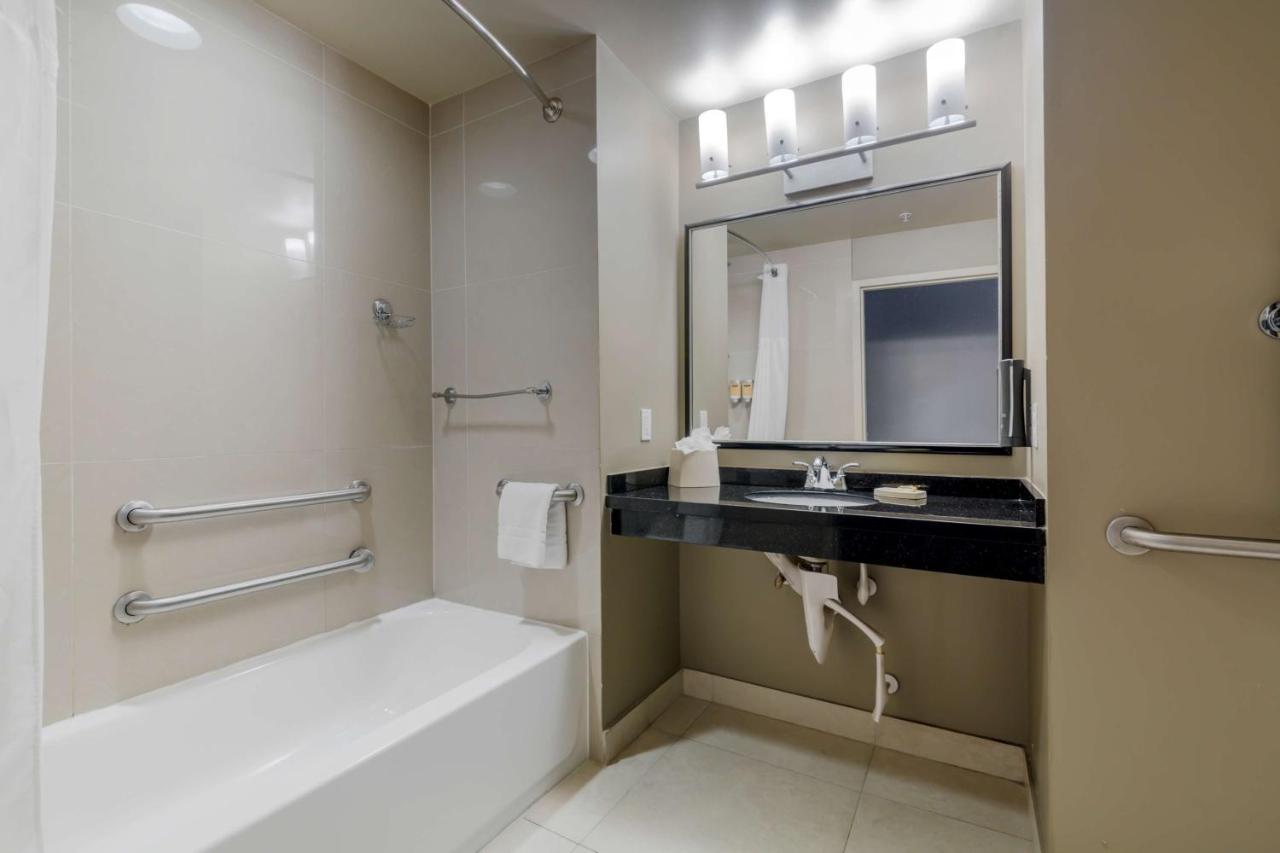 Western Miami Airport North & 3*