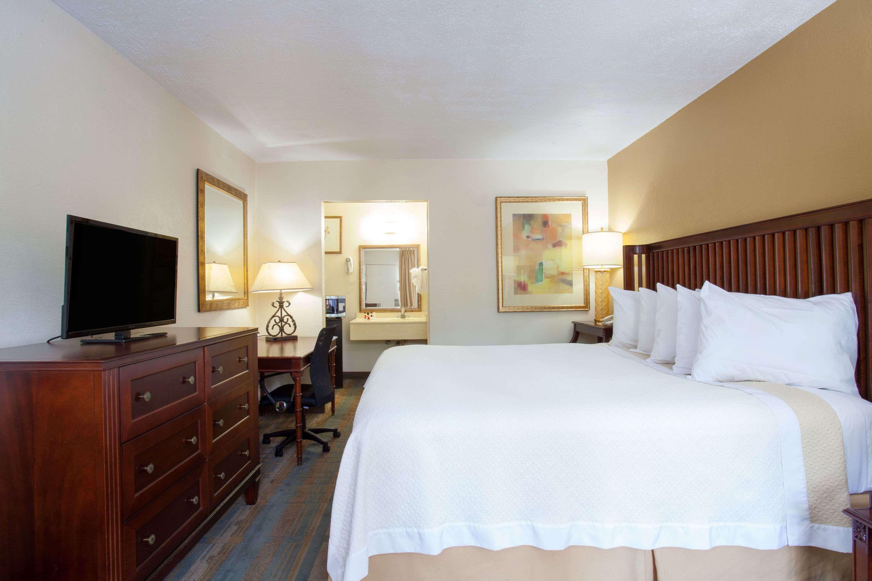 Days By Wyndham Daytona Speedway Hotel Daytona Beach