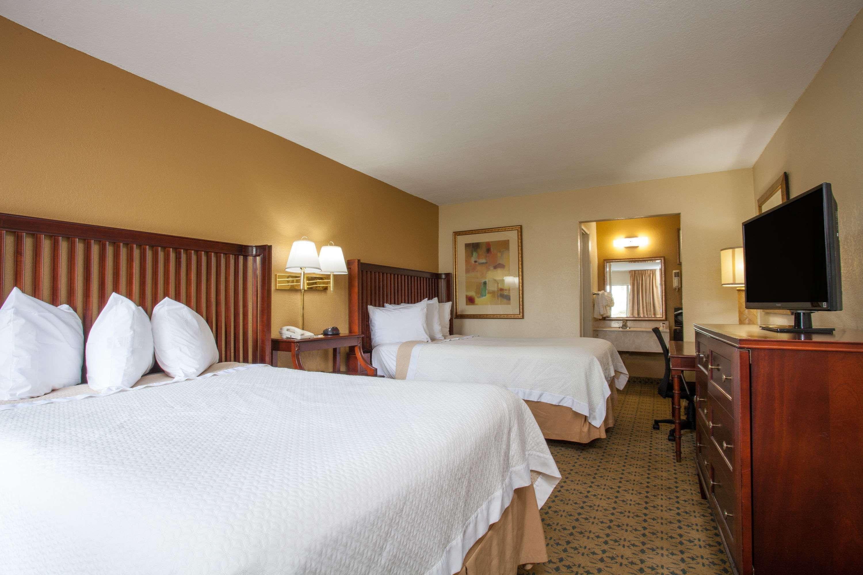 Days By Wyndham Daytona Speedway Hotel