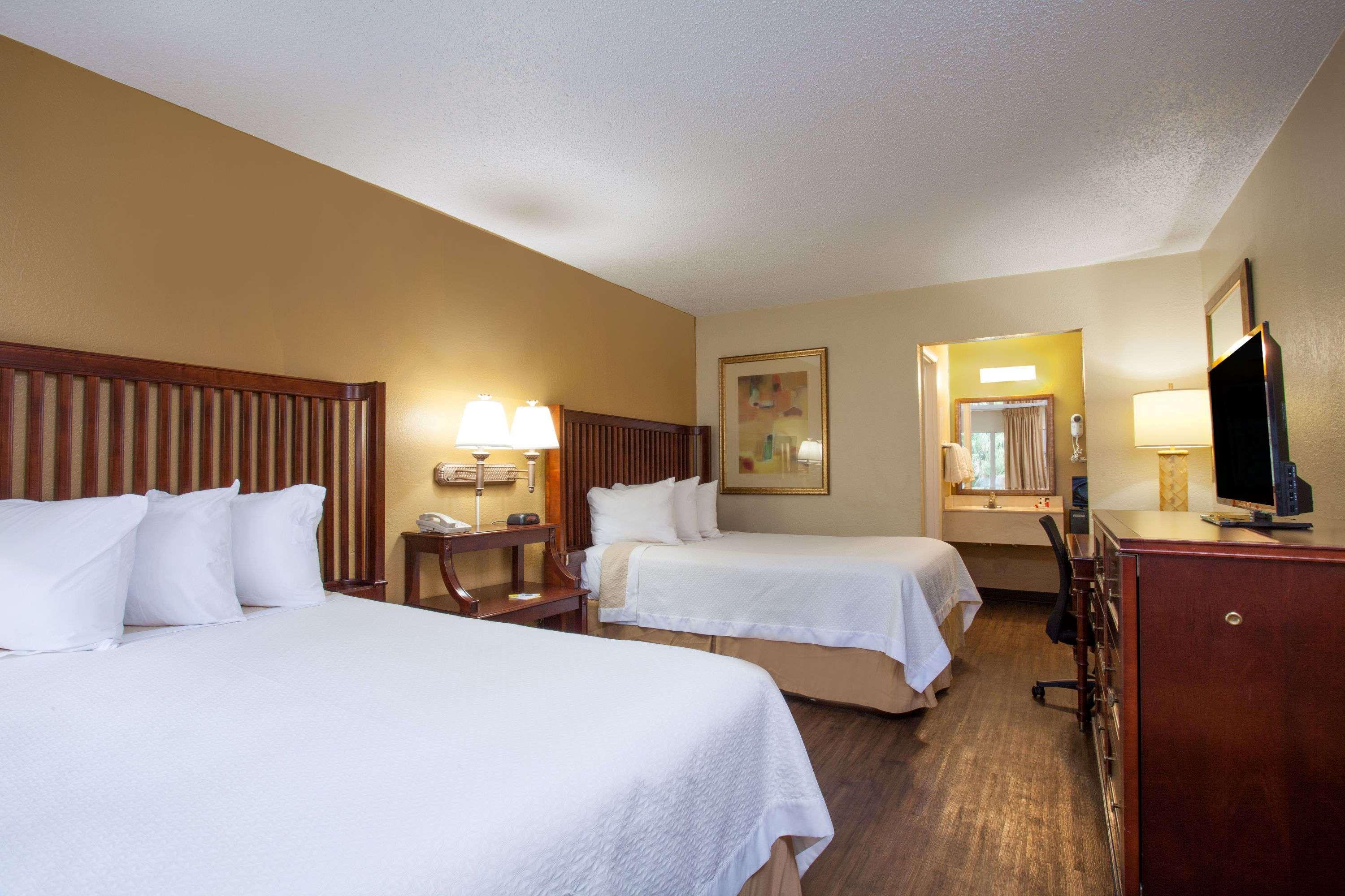 Days By Wyndham Daytona Speedway Hotel Daytona Beach