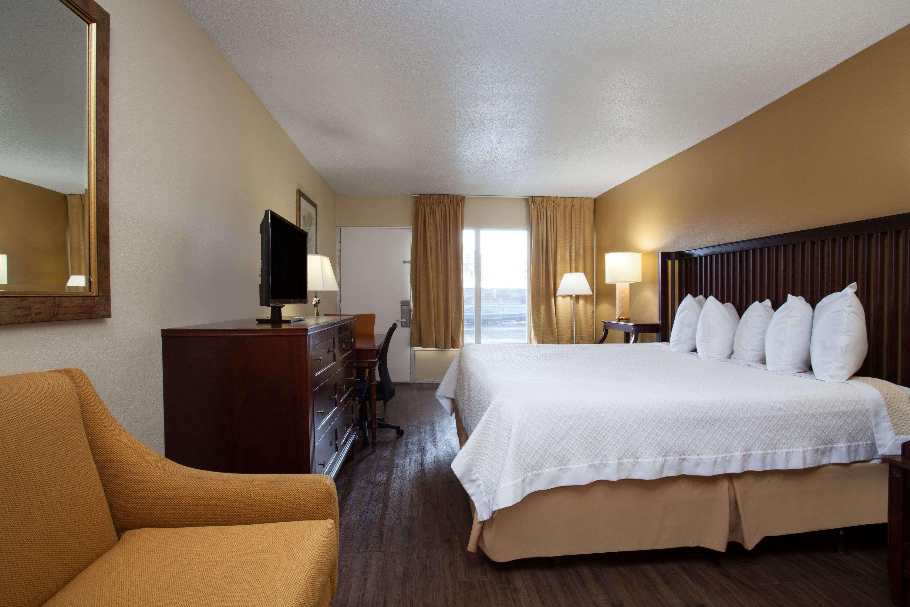 Hotel Days By Wyndham Daytona Speedway