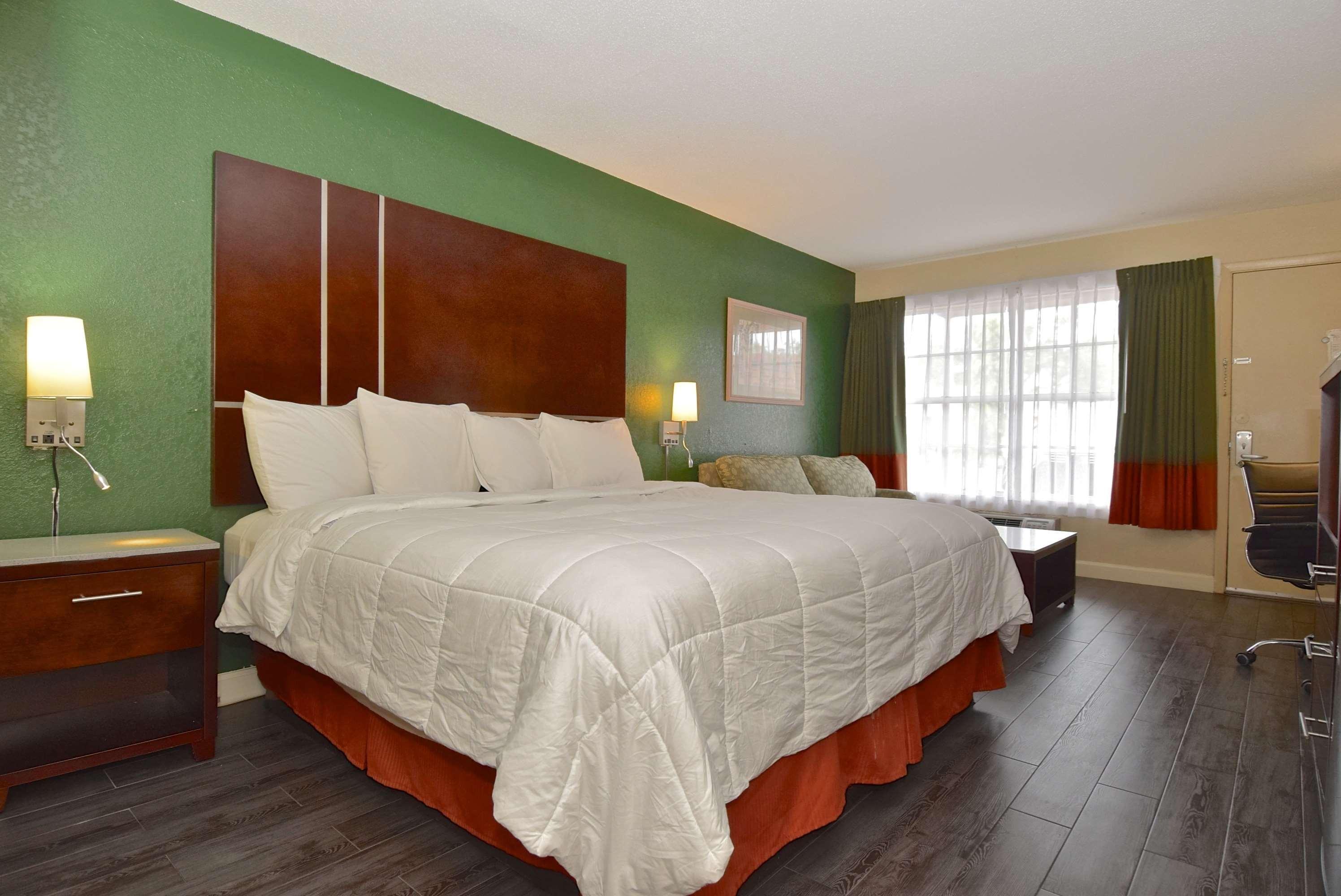 Surestay By Western Lido Hotel