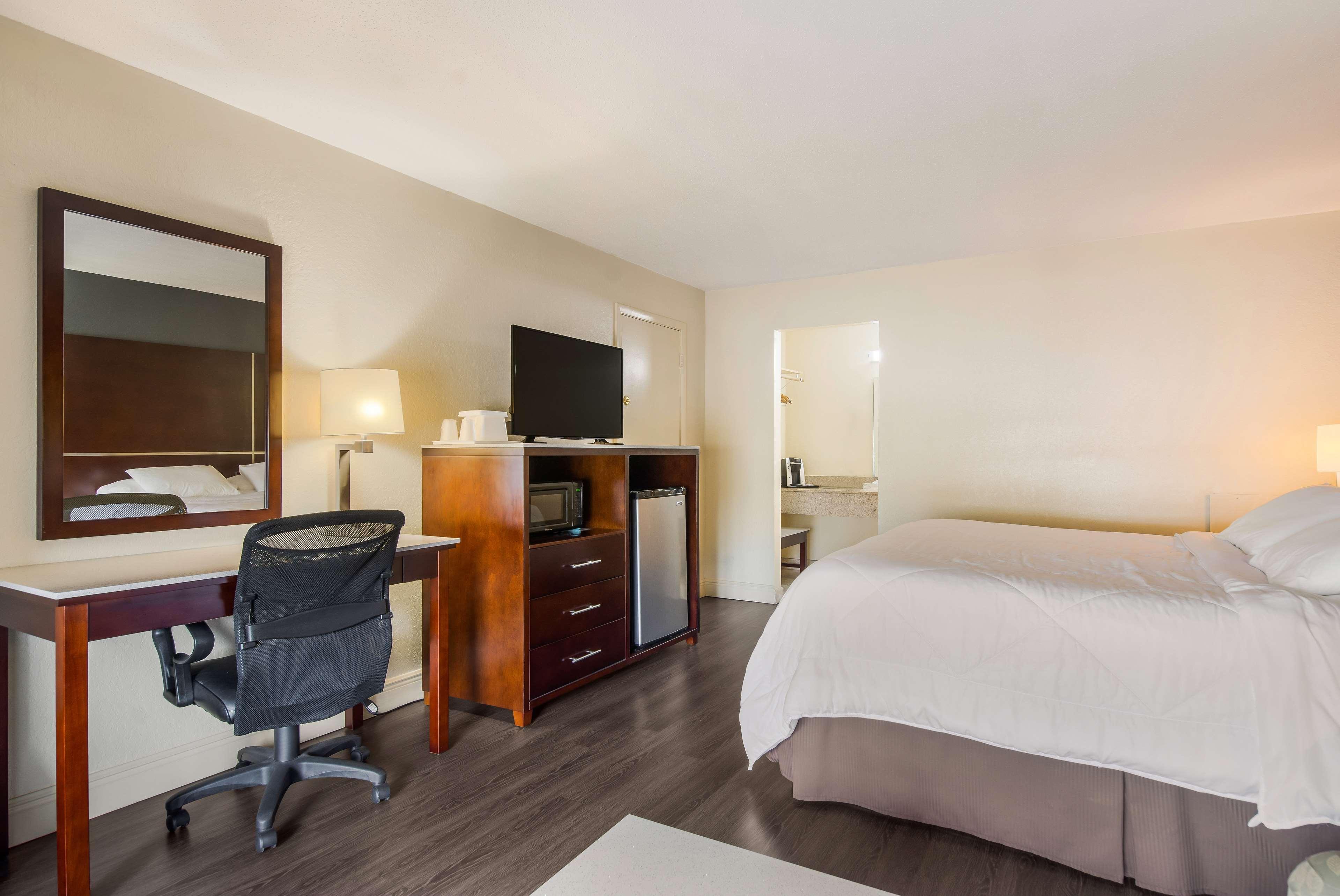 Surestay By Western Lido
