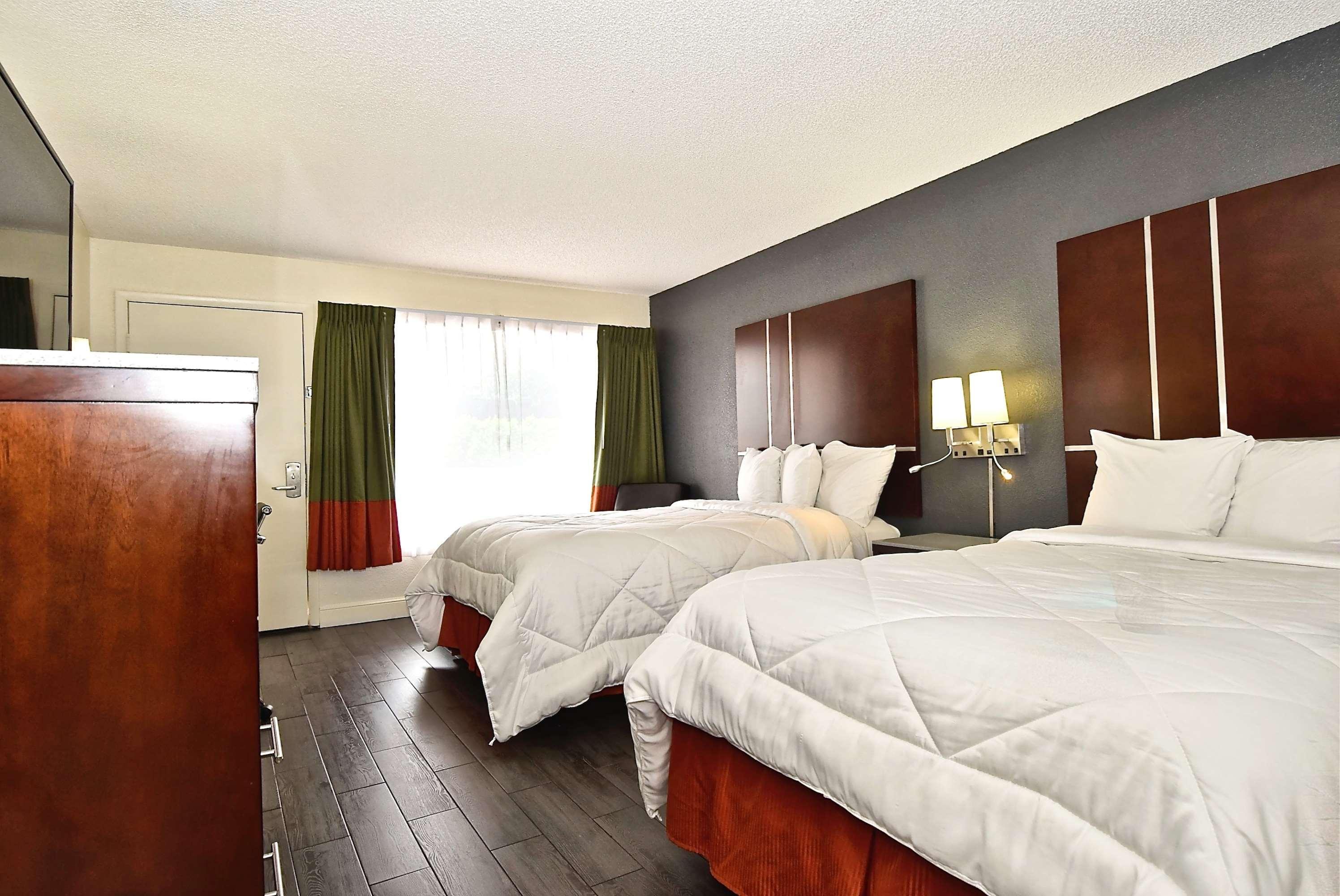 Hotel Surestay By Western Lido 2*
