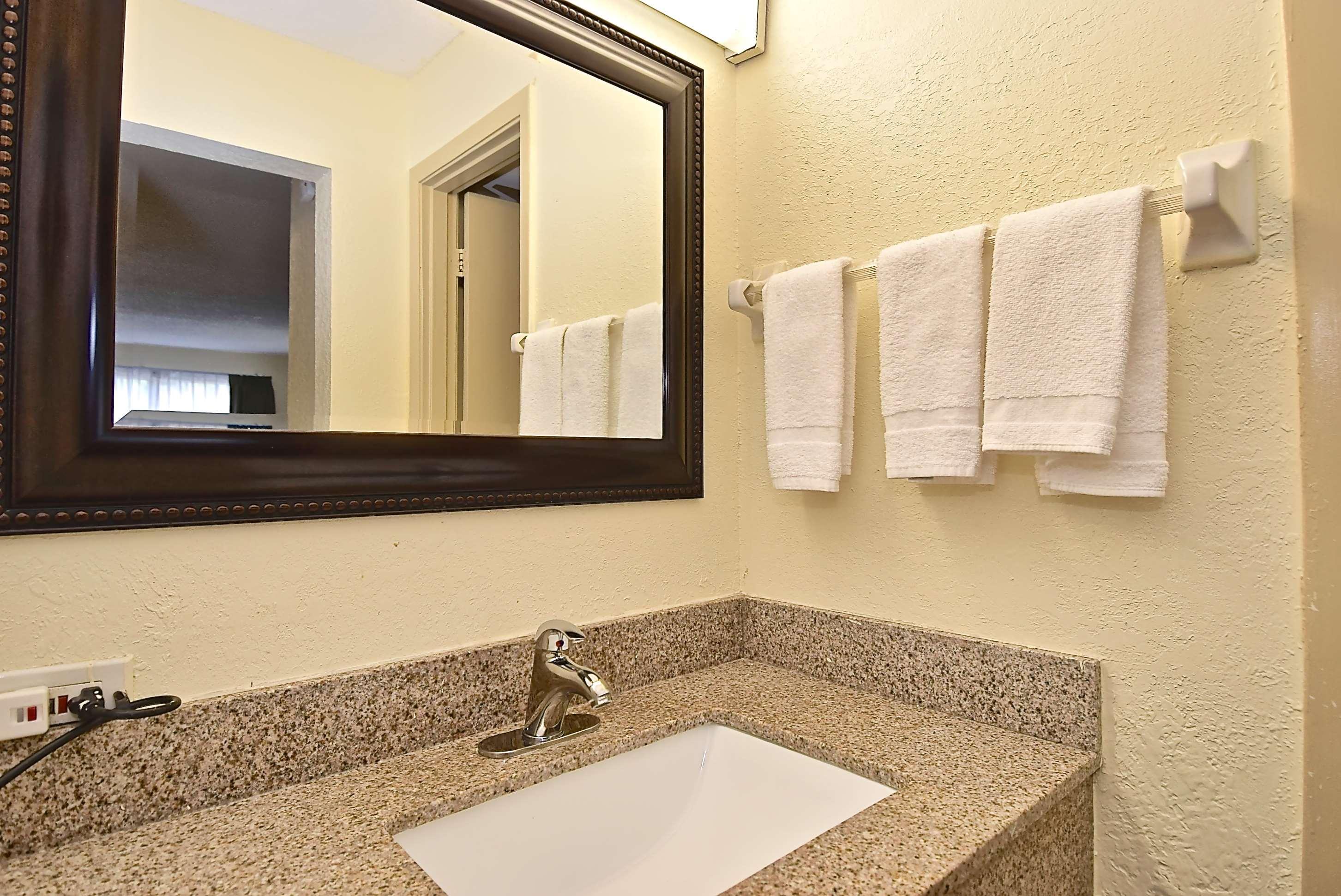 Surestay By Western Lido Hotel Sarasota