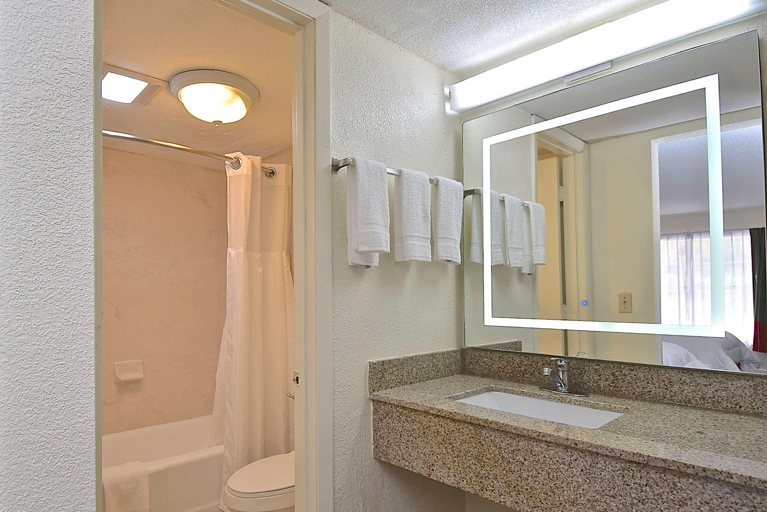 Surestay By Western Lido Hotel