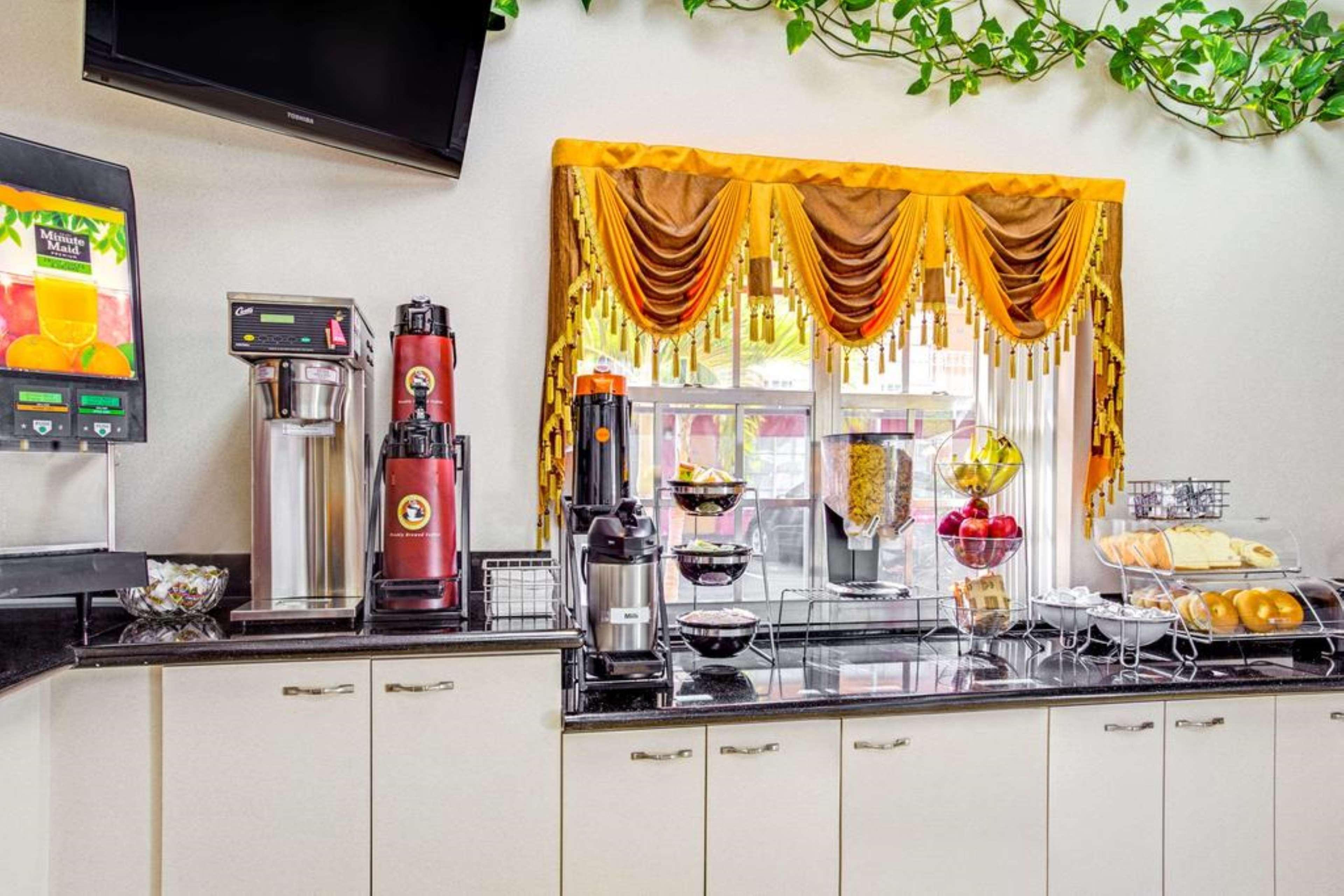 Hotel Surestay By Western Lido 2*