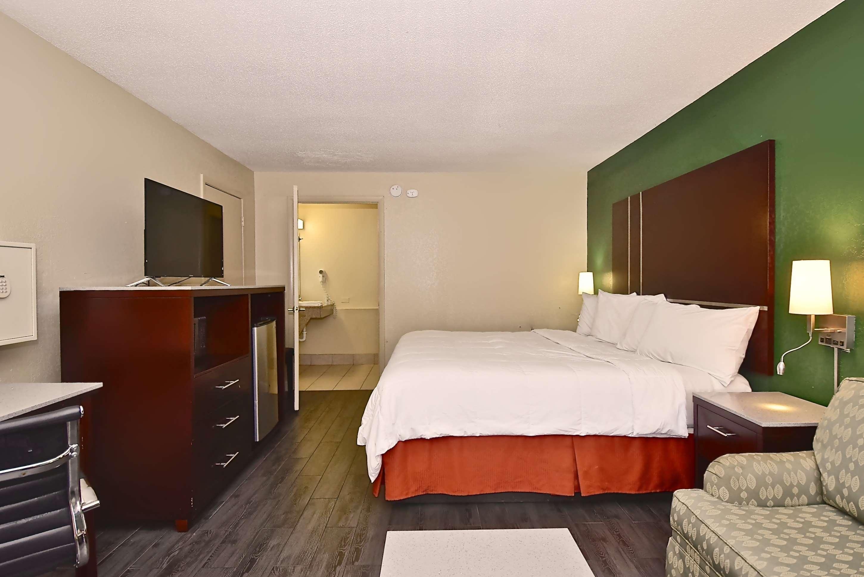 Hotel Surestay By Western Lido 2*