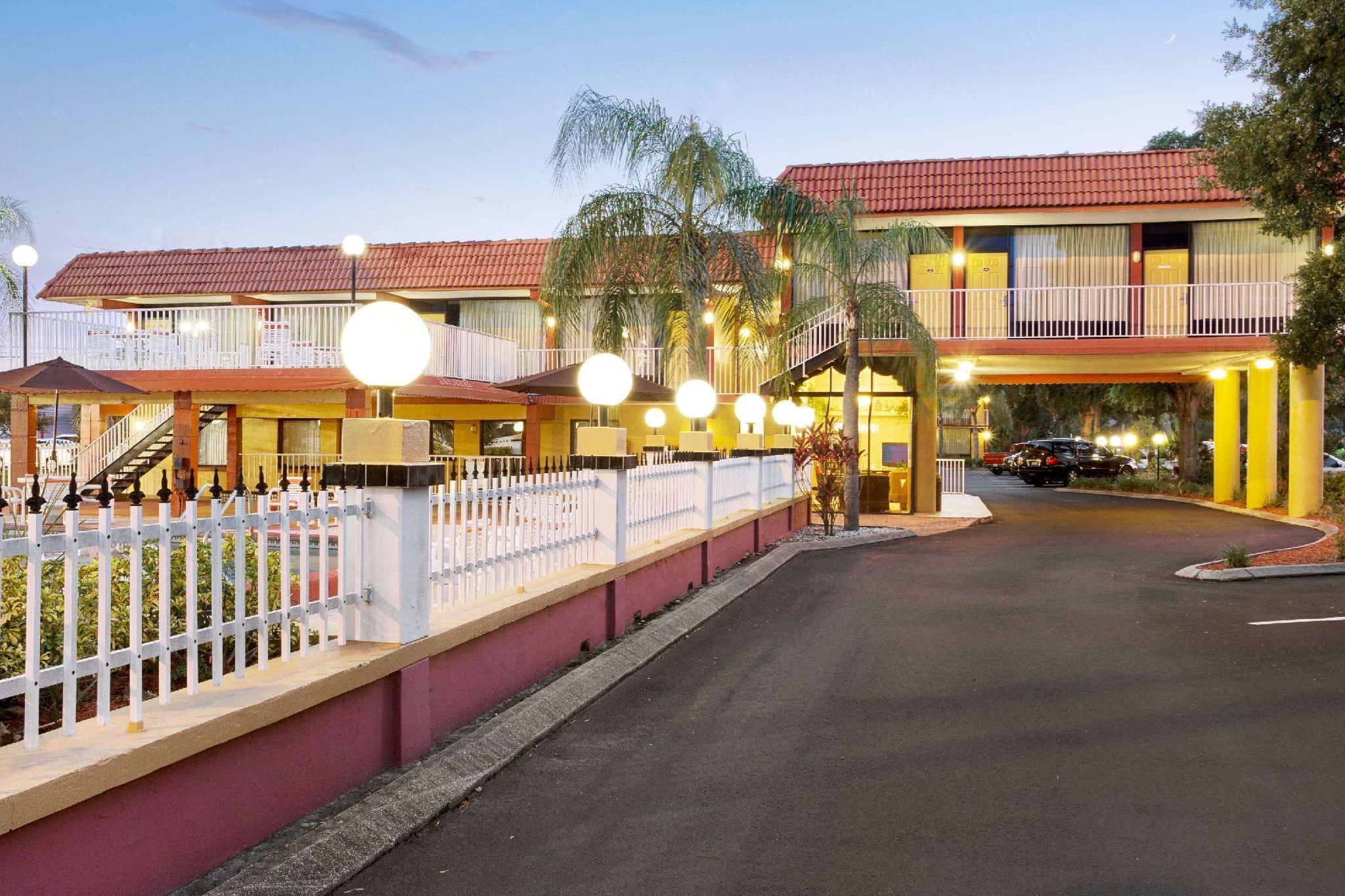 Motel Howard Johnson By Wyndham - Dunedin Clearwater