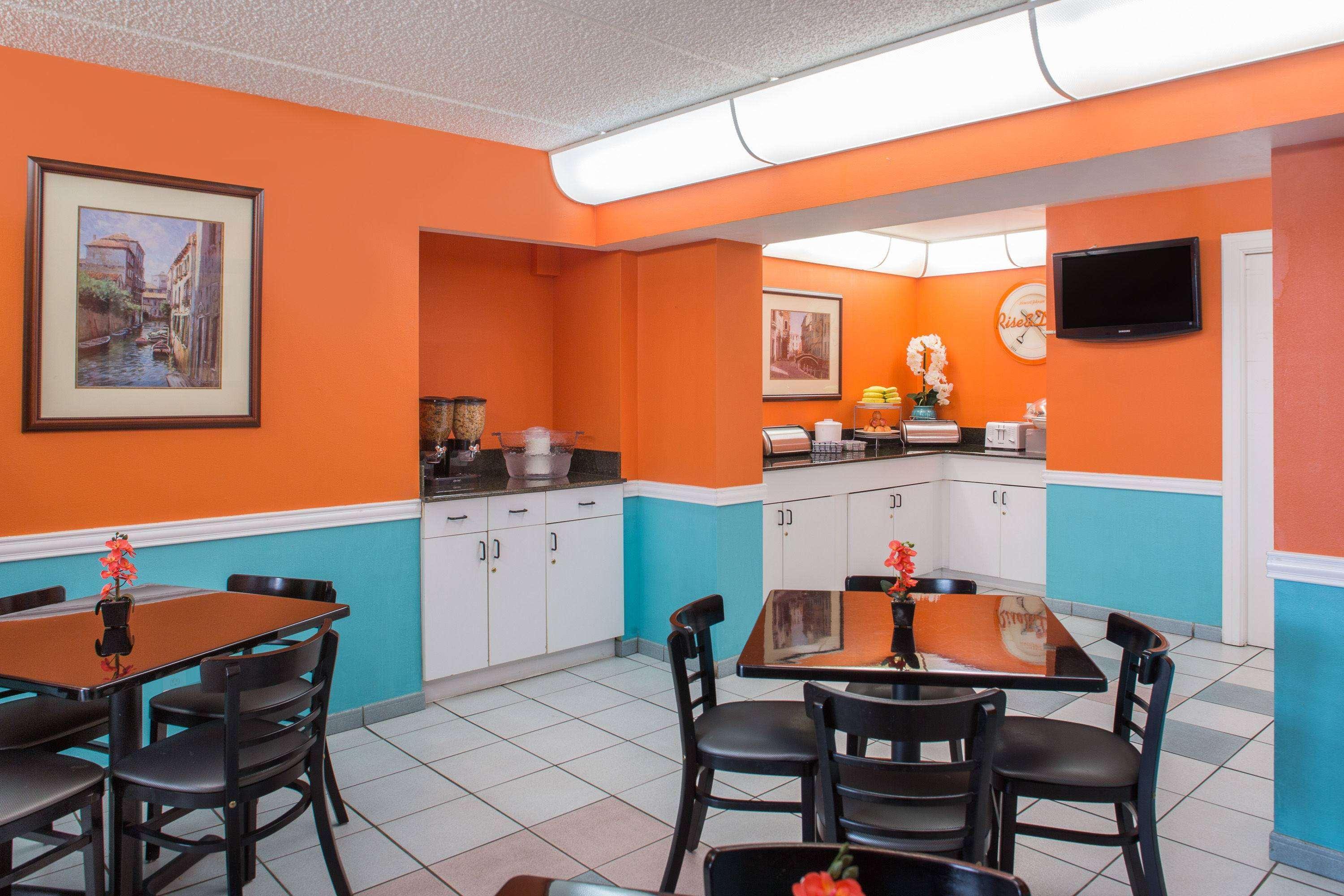 Howard Johnson By Wyndham - Dunedin Clearwater