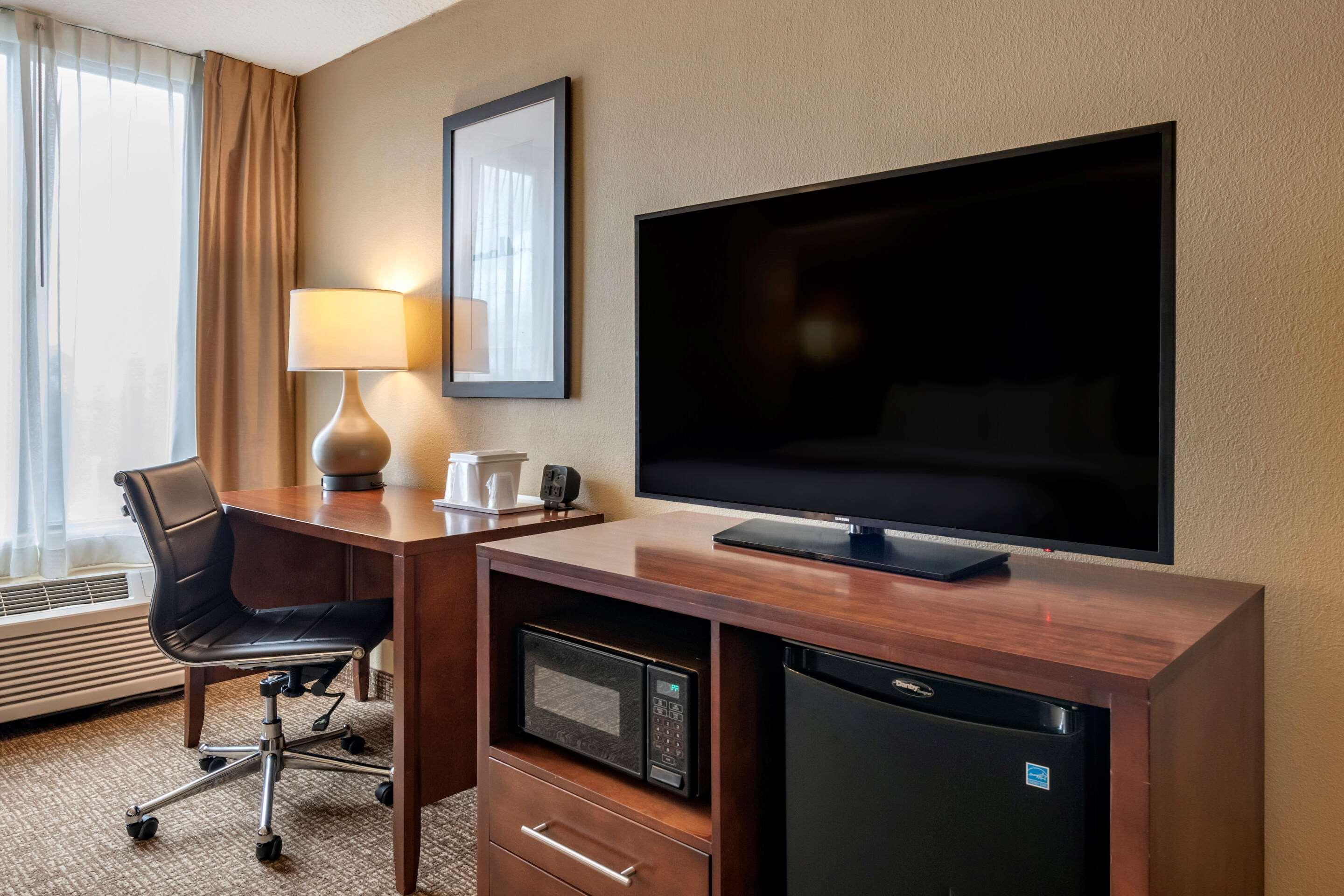 Hotel Comfort Baymeadows Near Butler Blvd