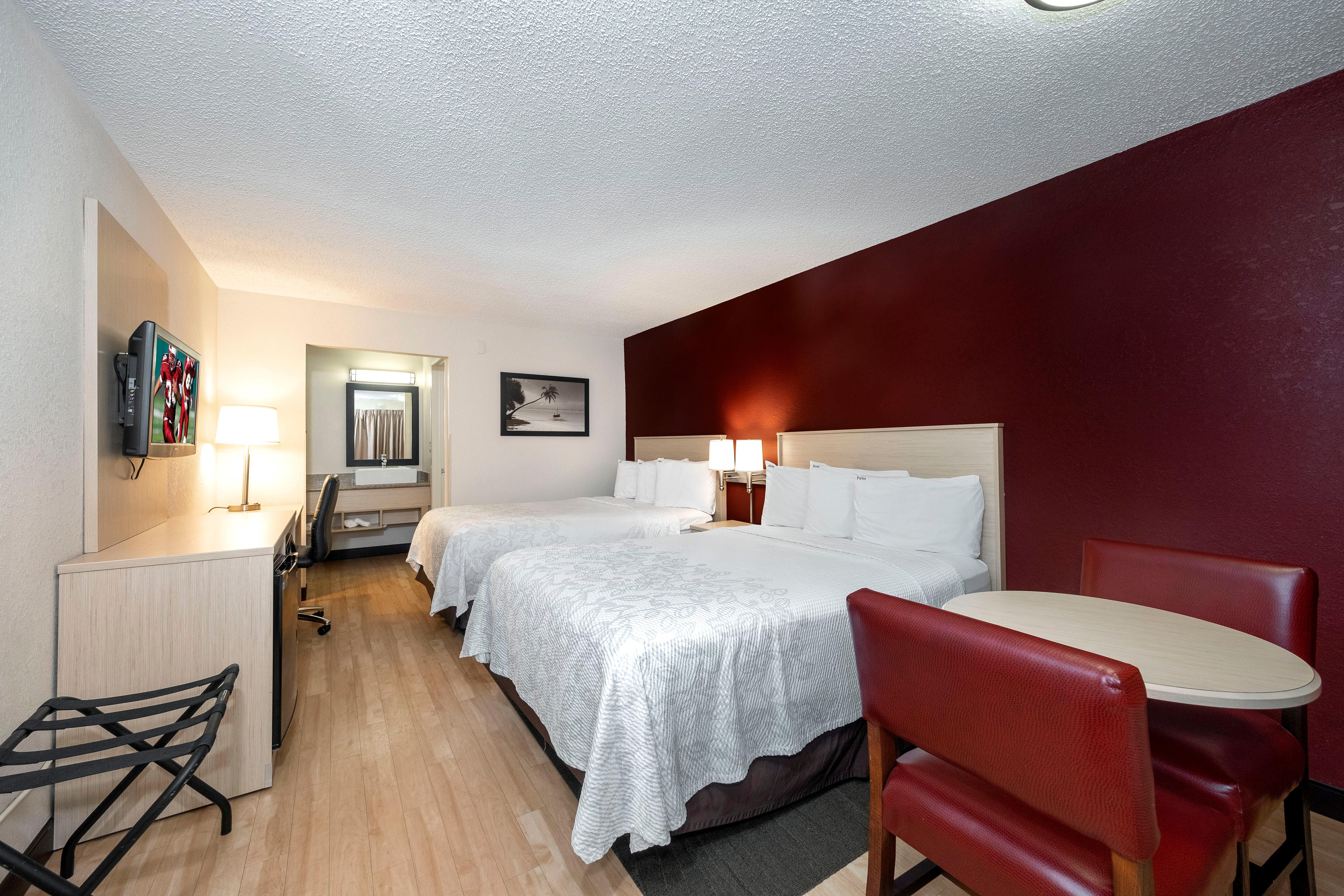 Red Roof Plus+ & Downtown-5th Ave S Hotel 3*