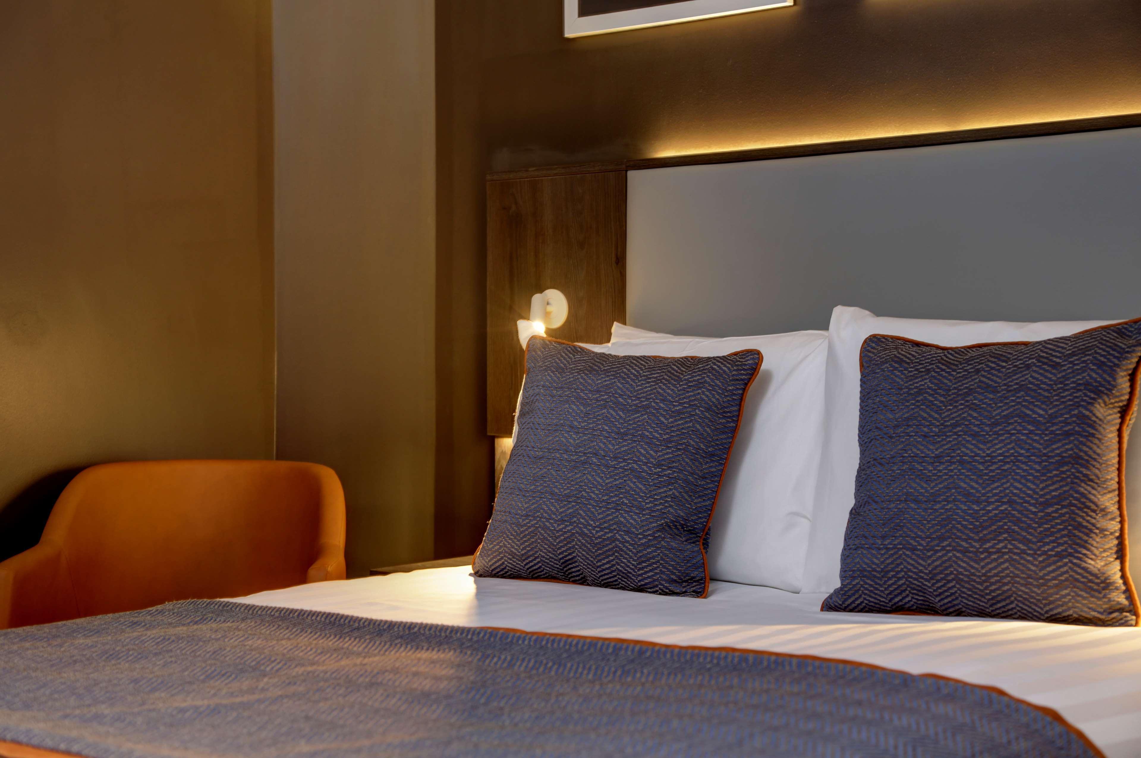 Western & Hotel 3*
