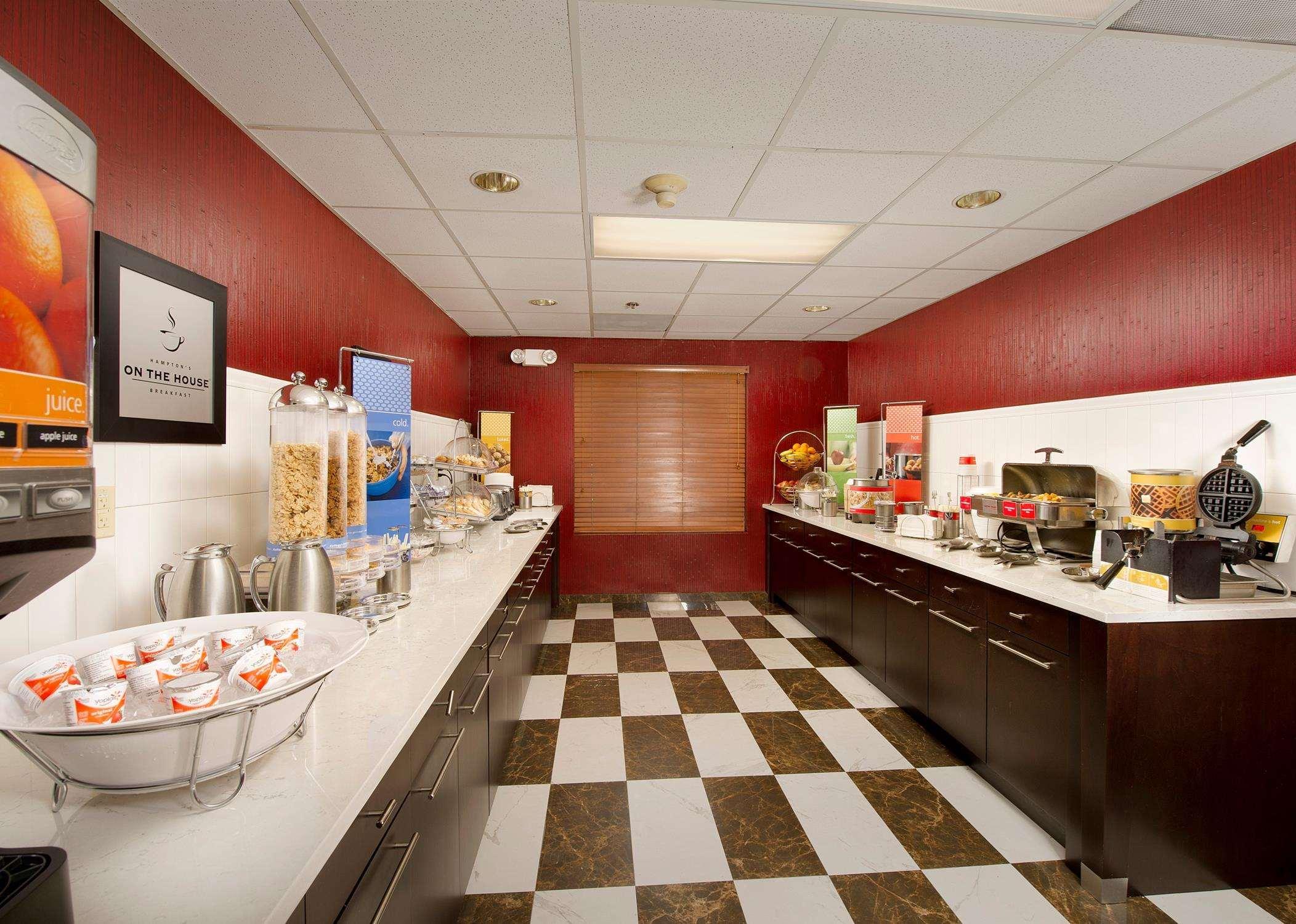 Hampton & Lauderdale Airport Hotel