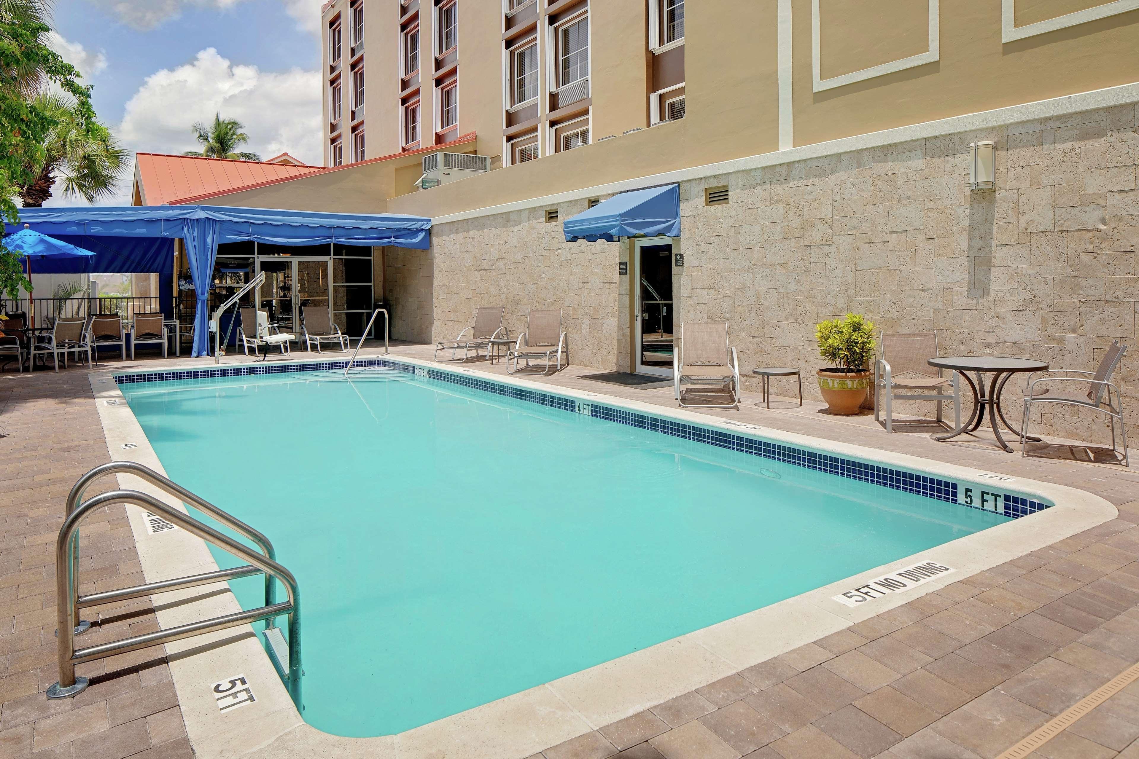 Hampton & Lauderdale Airport 3*