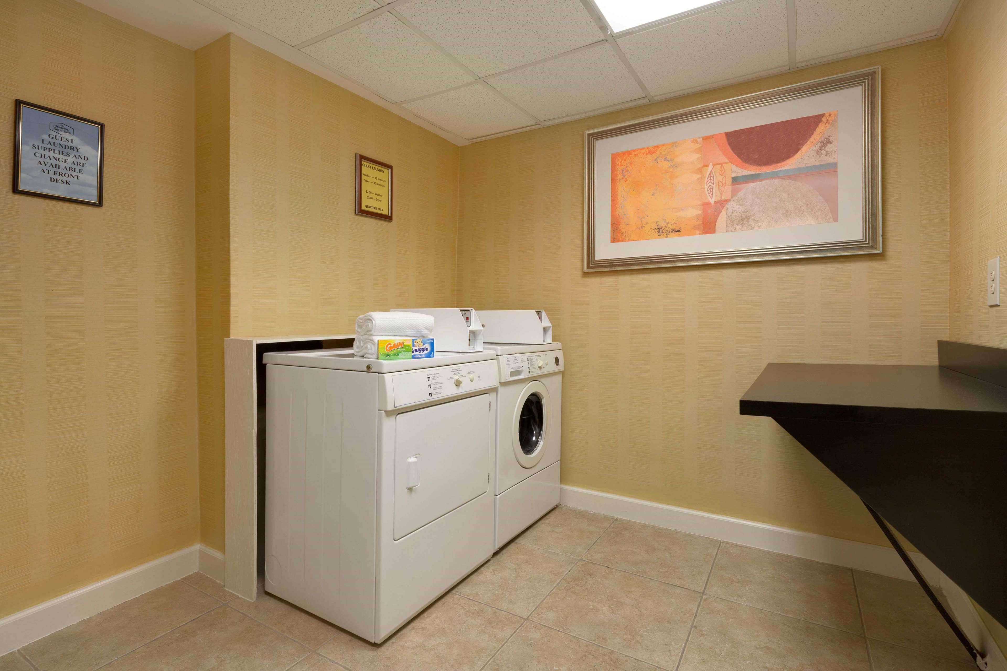 Hampton & Lauderdale Airport Hotel 3*