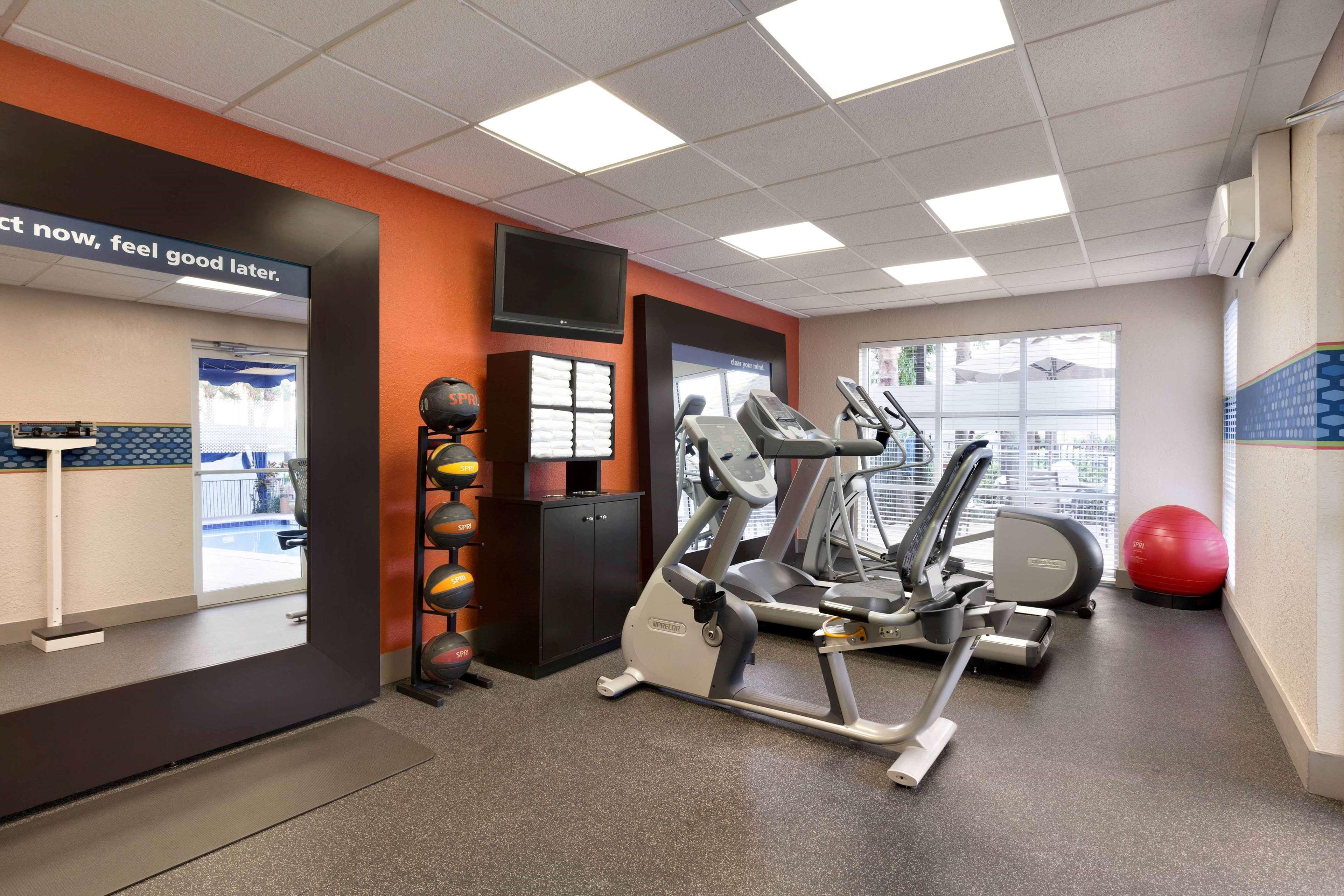 Hampton & Lauderdale Airport 3*