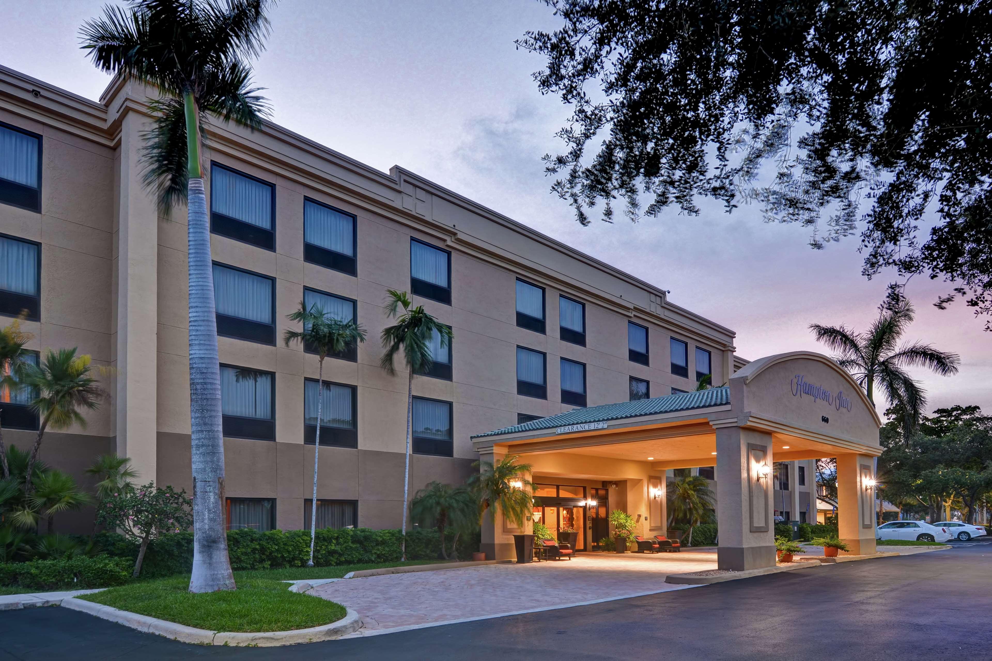 Hampton Deerfield Hotel 3*