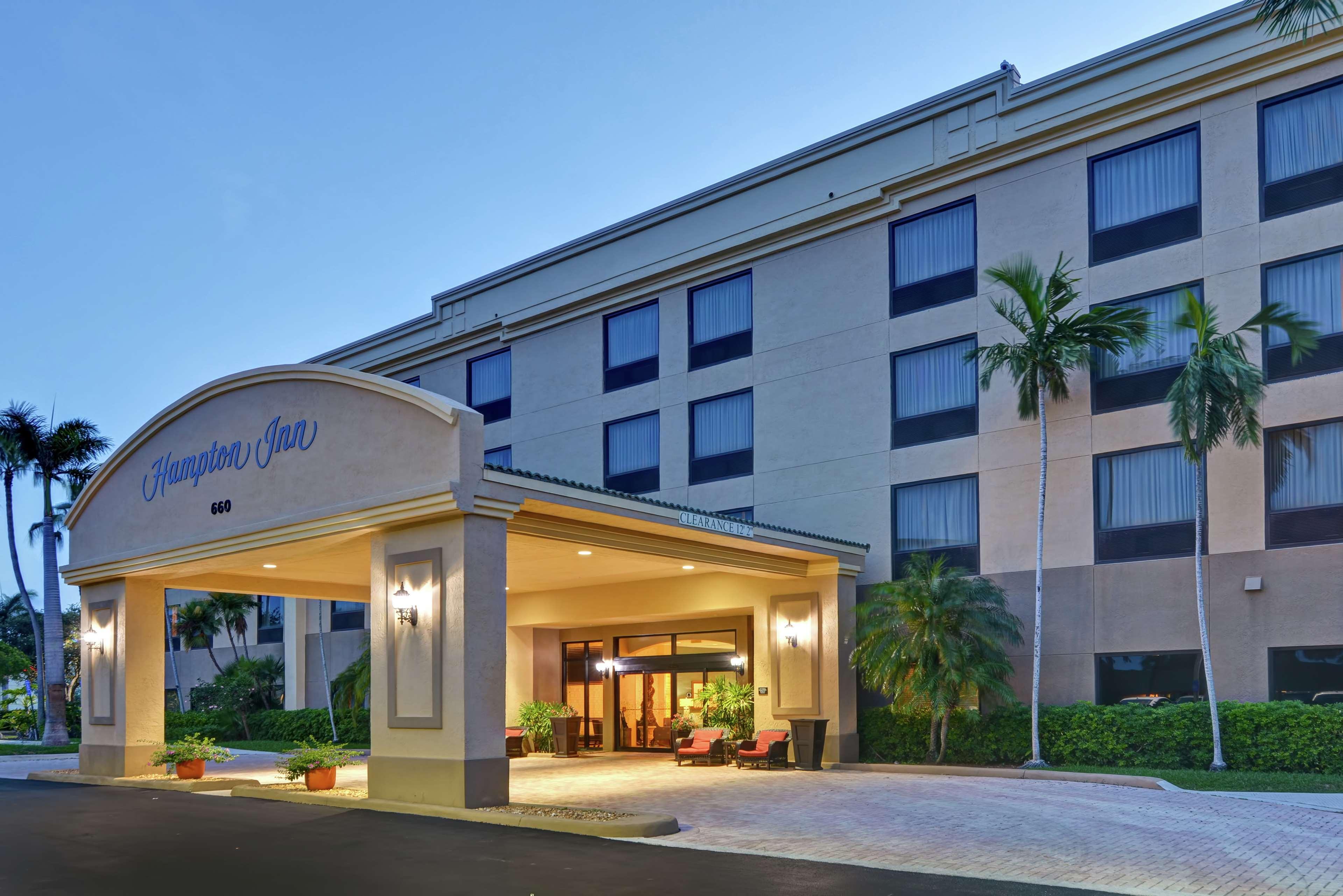 Hampton Deerfield Hotel 3*