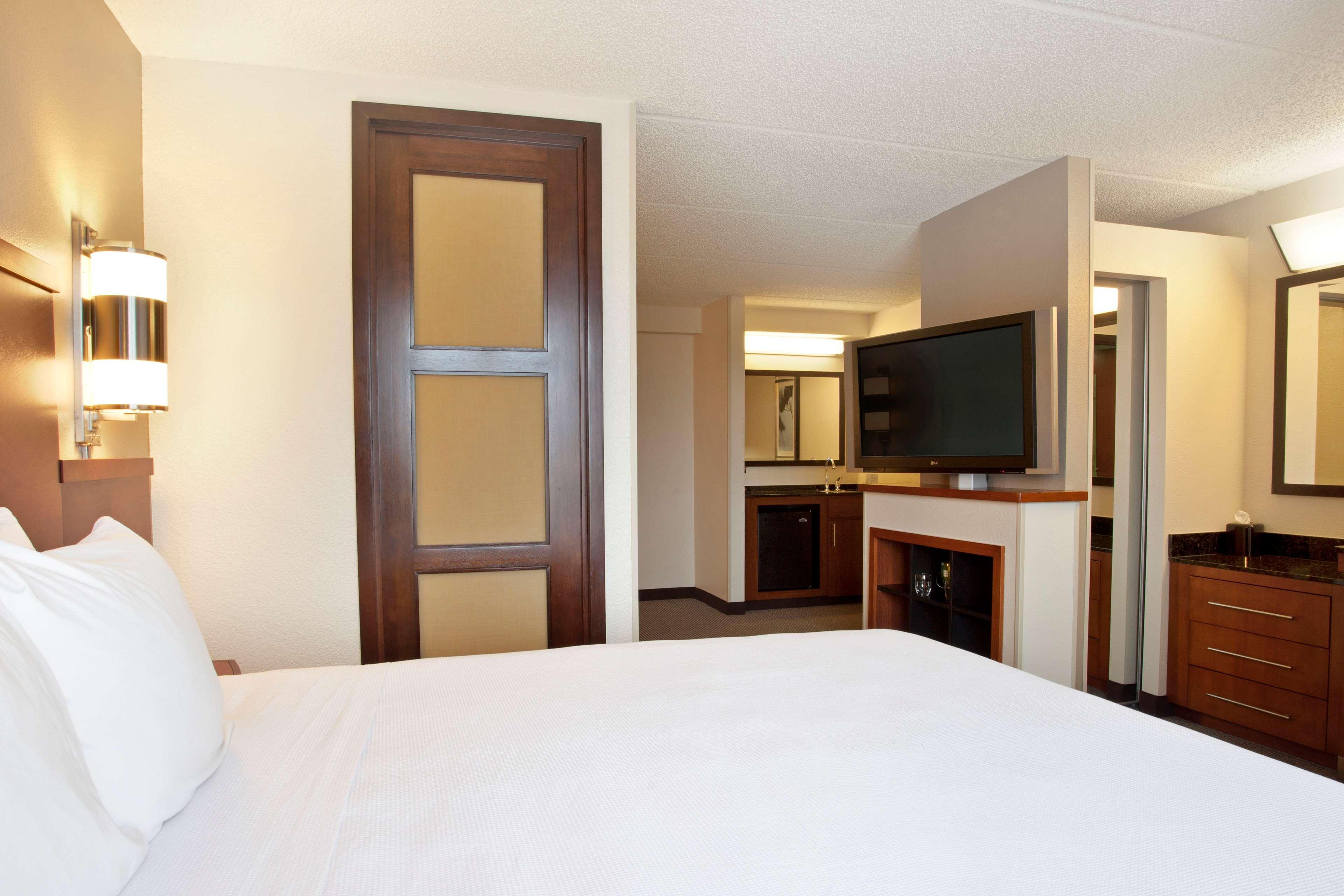 Hyatt Place Across From Universal Hotel 3*