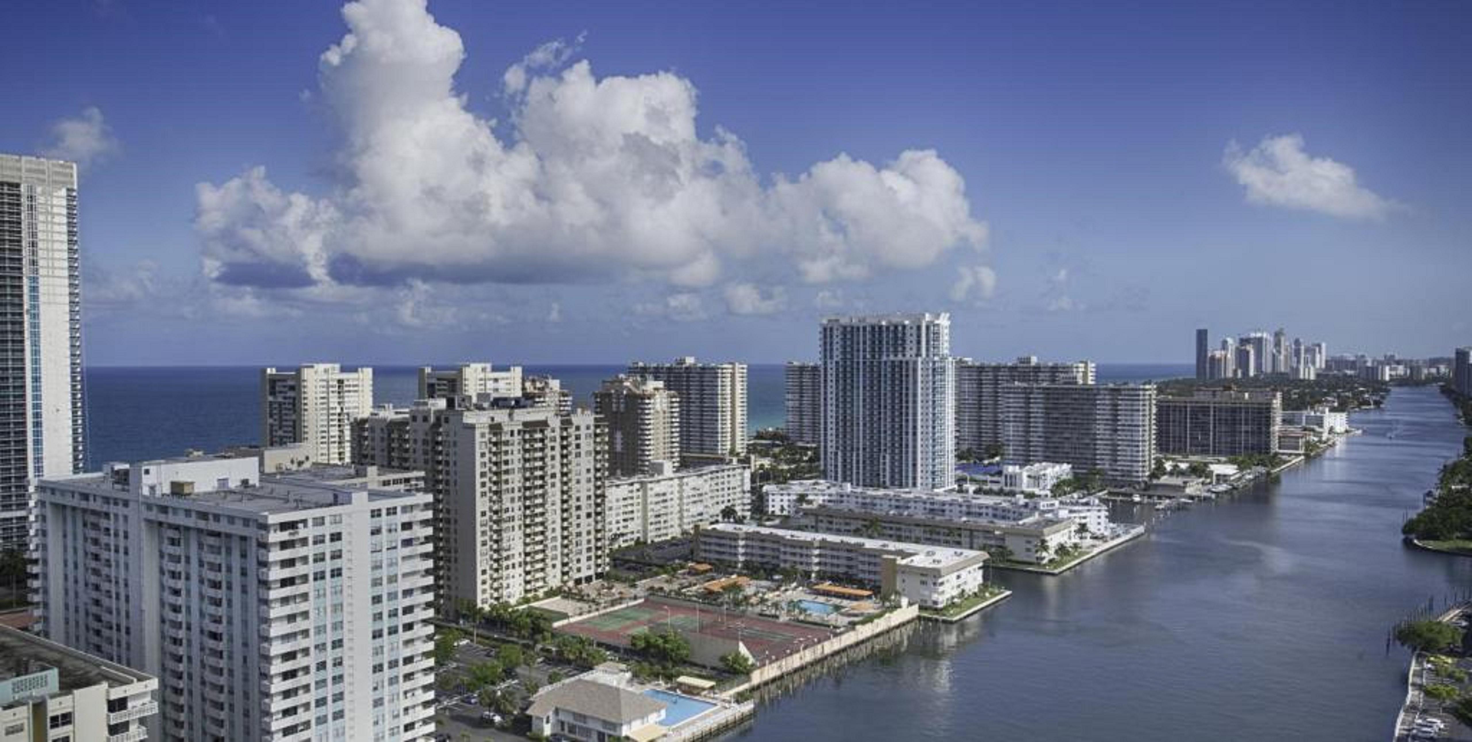 Aparthotel Beachwalk Elite And Hallandale Beach