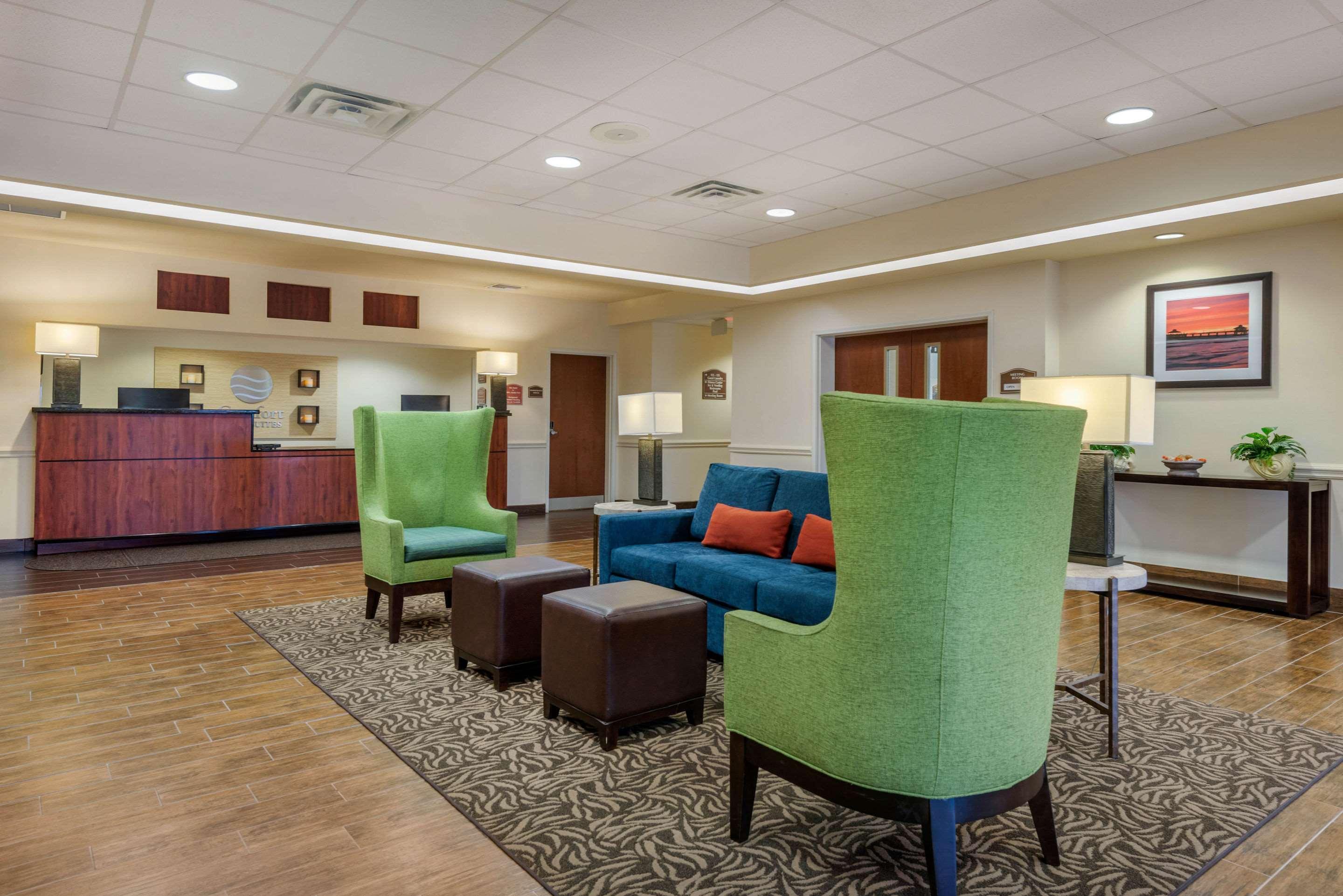 Comfort & Airport Hotel 3*