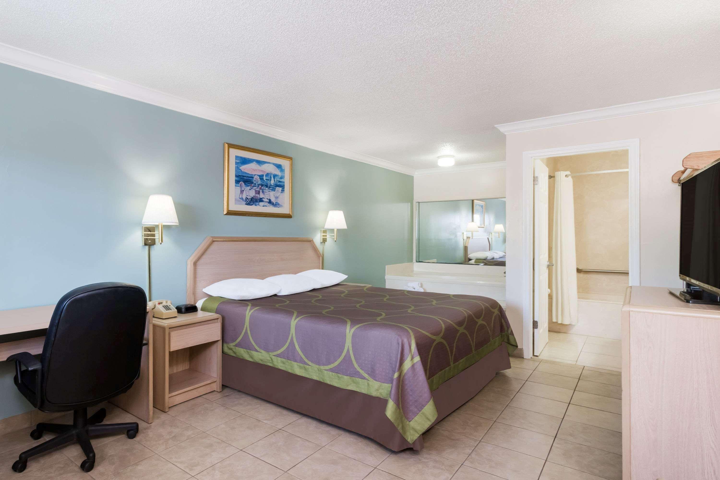 Super 8 By Wyndham Ft Walton 2*