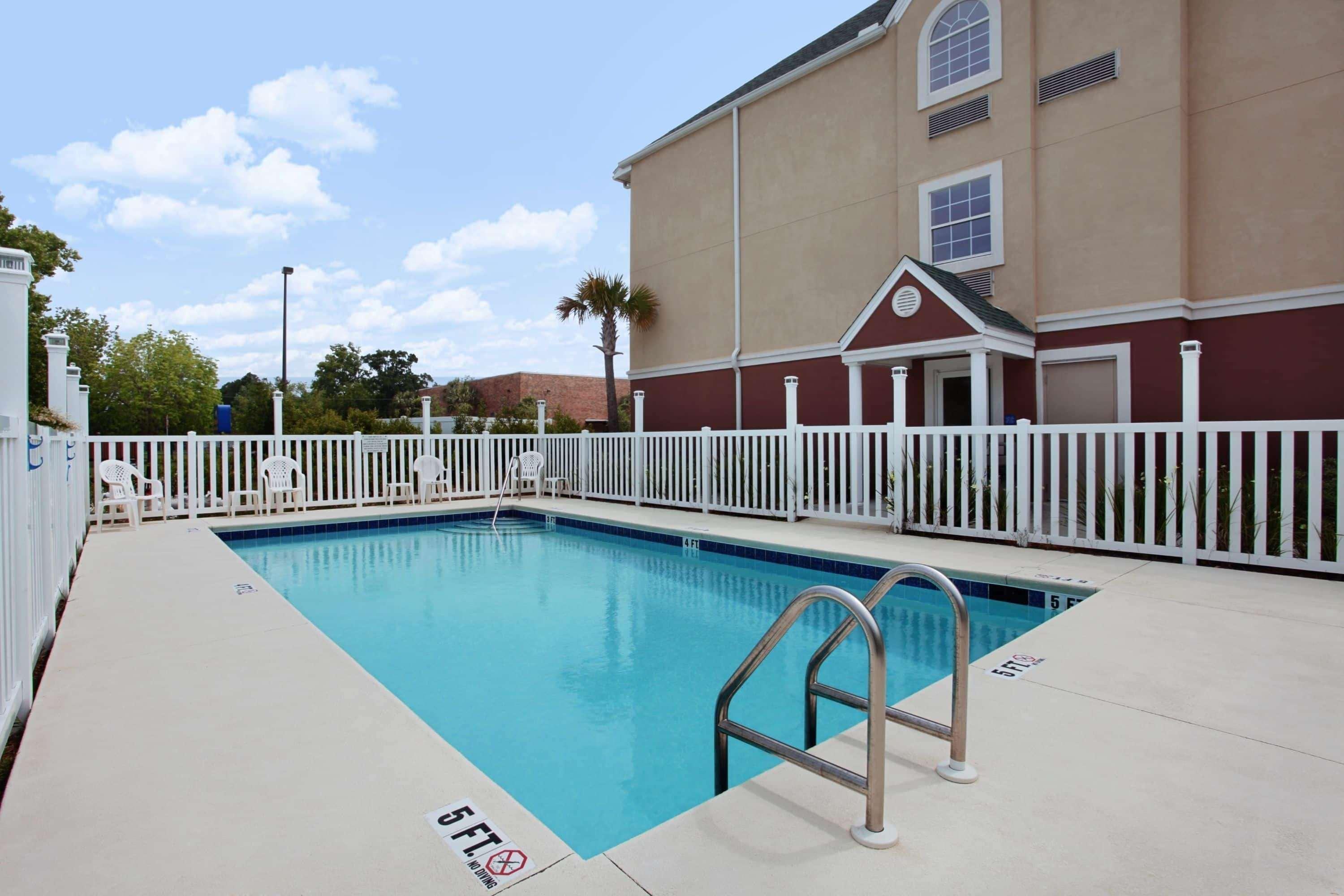 Microtel & By Wyndham Hotel 2*