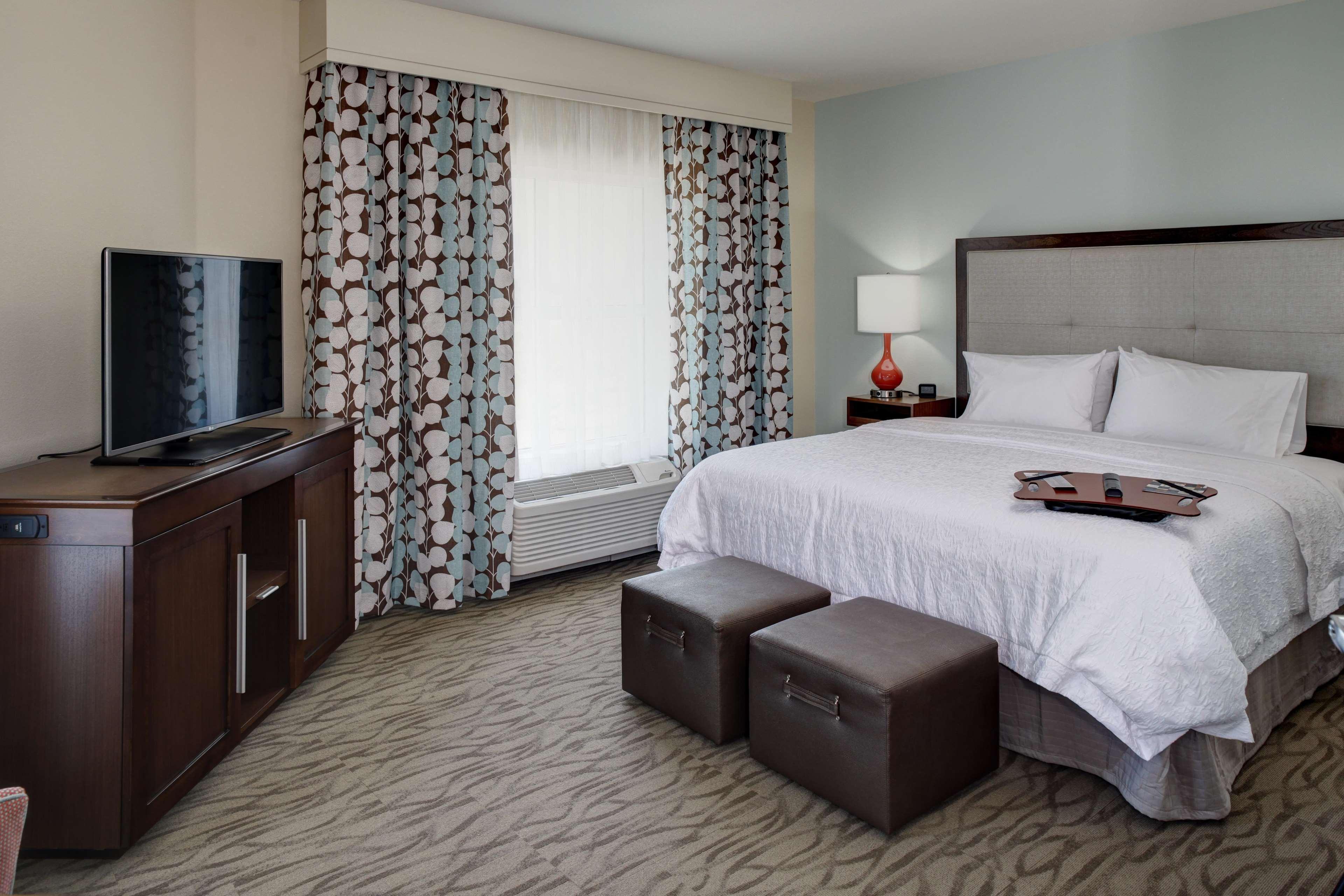 Hampton And By Hilton Vero Beach-downtown 3*