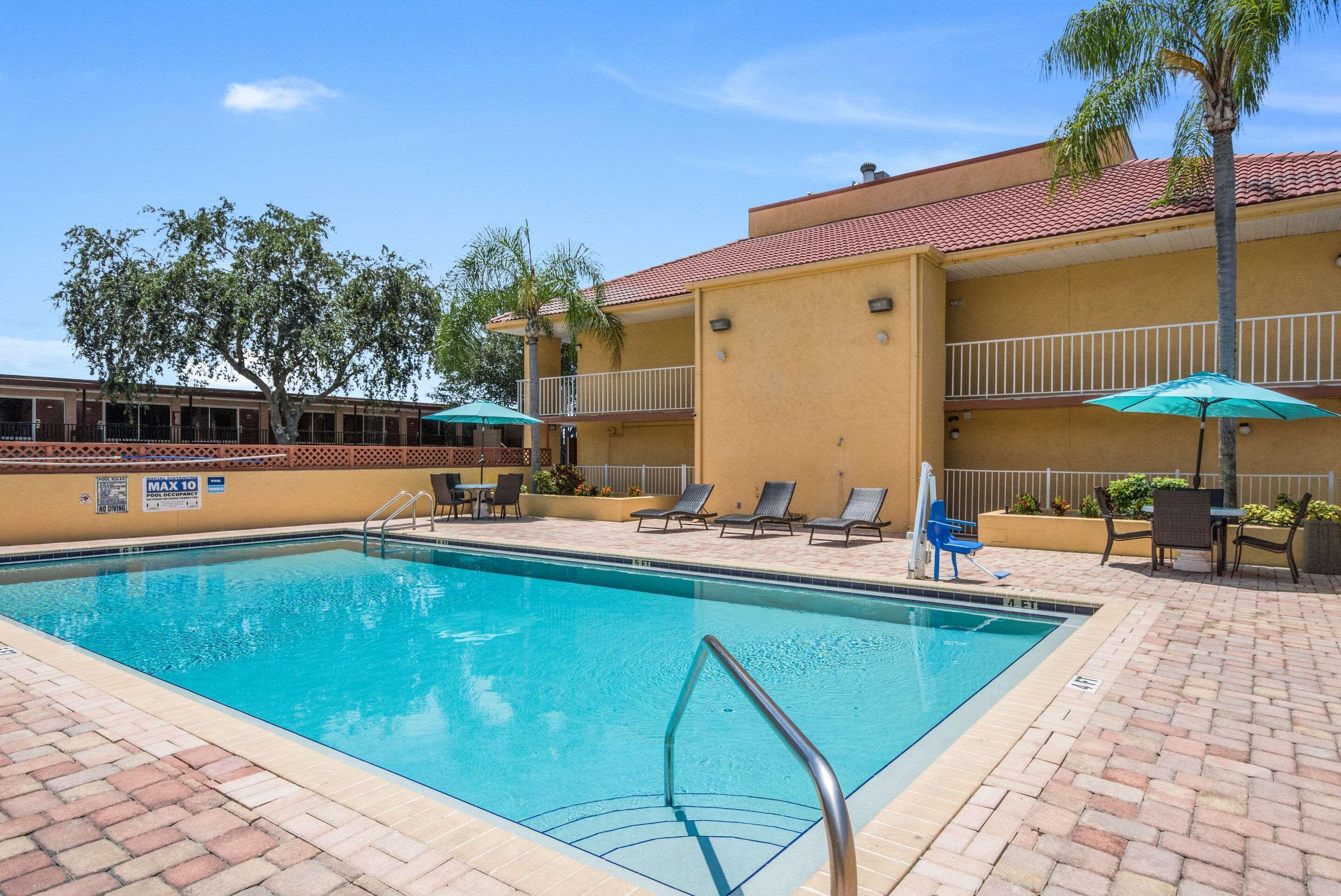 Rodeway North Inn 2*