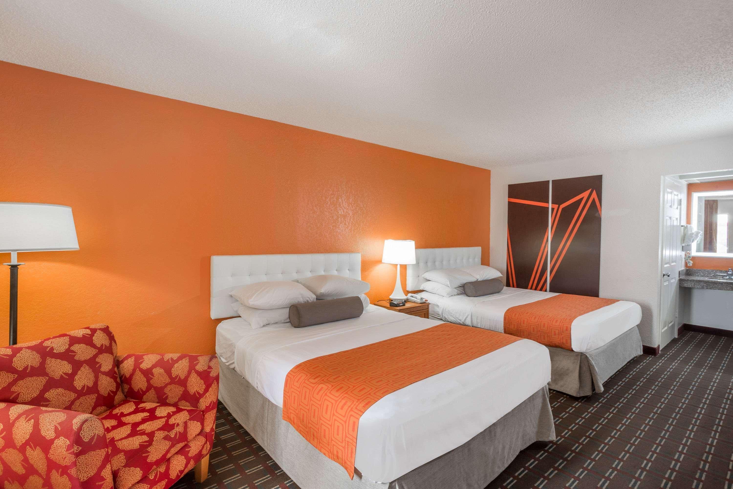 Rodeway North Inn 2*