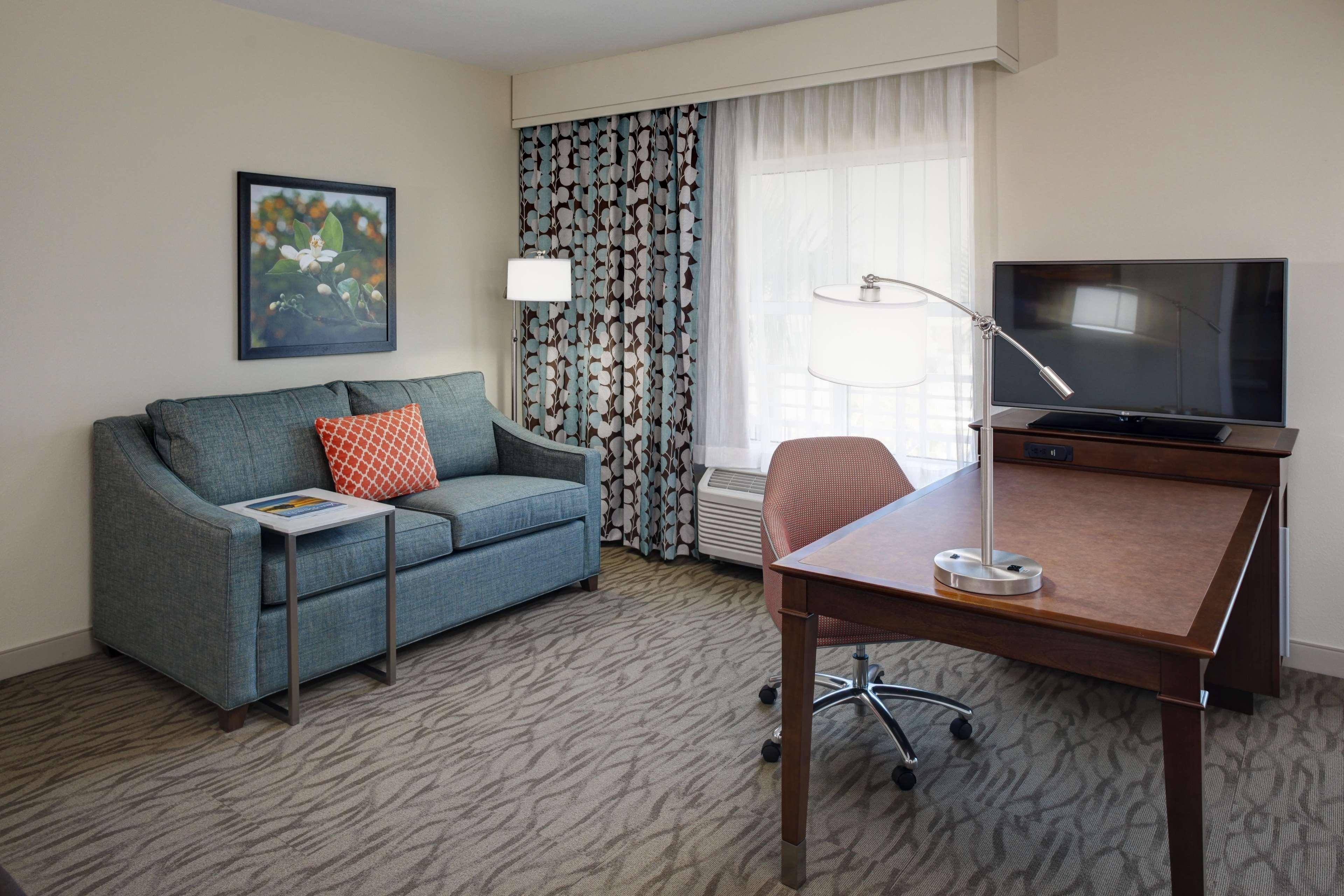 Hampton And By Hilton Vero Beach-downtown 3*
