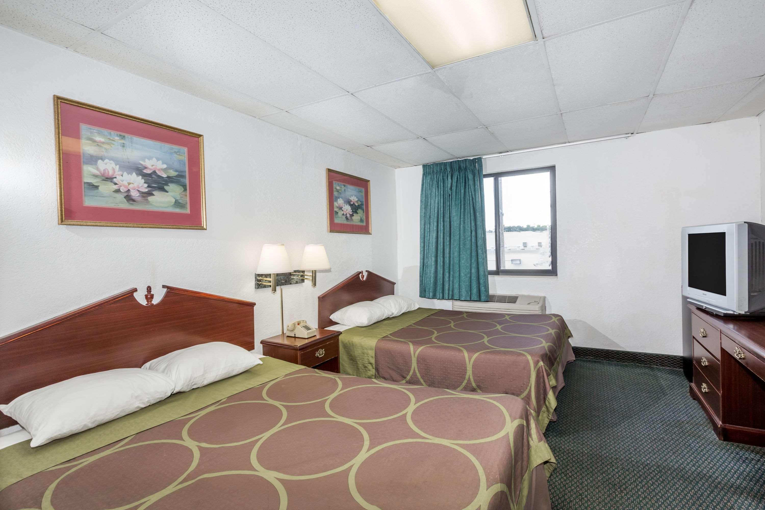 Super 8 By Wyndham Pompano