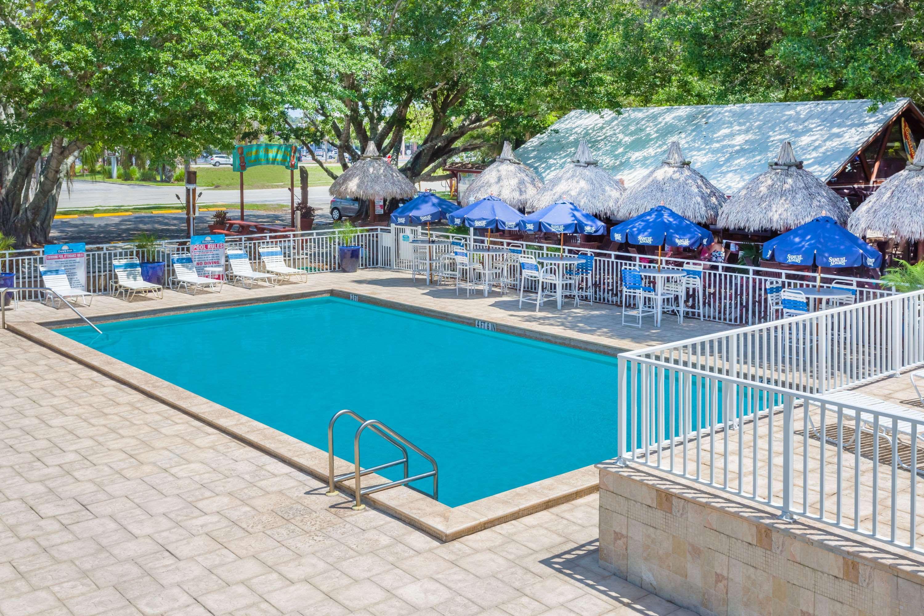 Days By Wyndham Myers Springs Hotel 2*