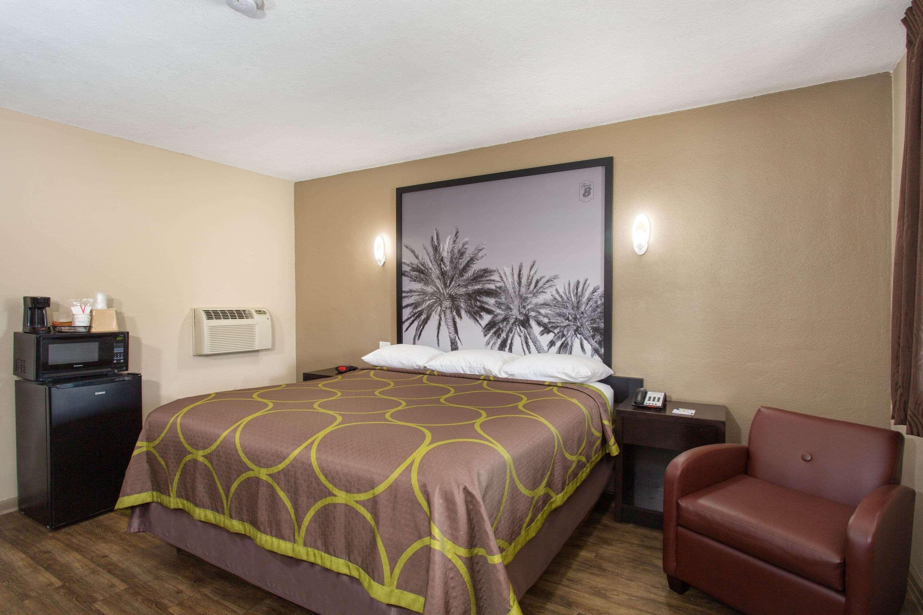 Super 8 By Wyndham Nas Area