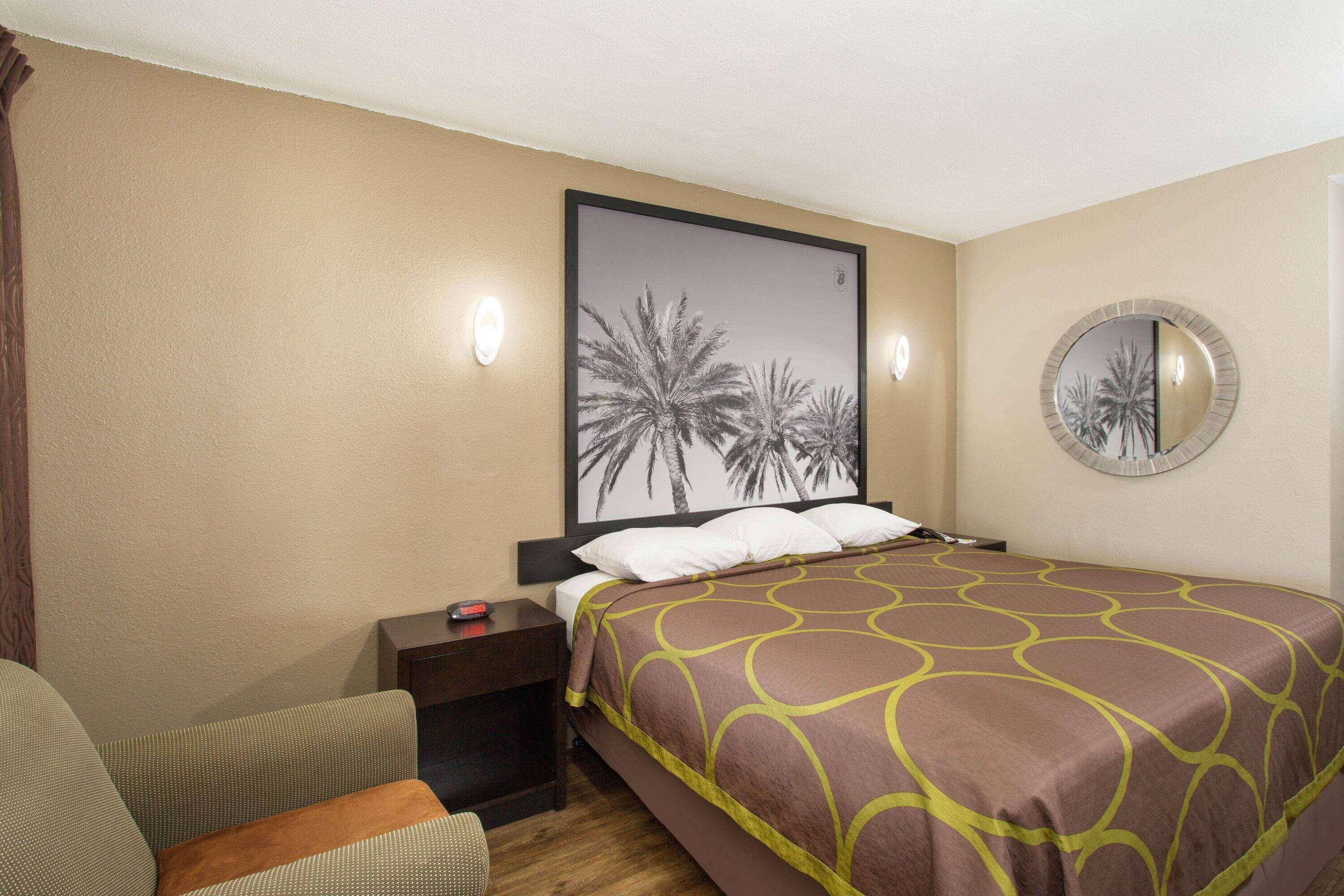 Super 8 By Wyndham Nas Area Motel 2*