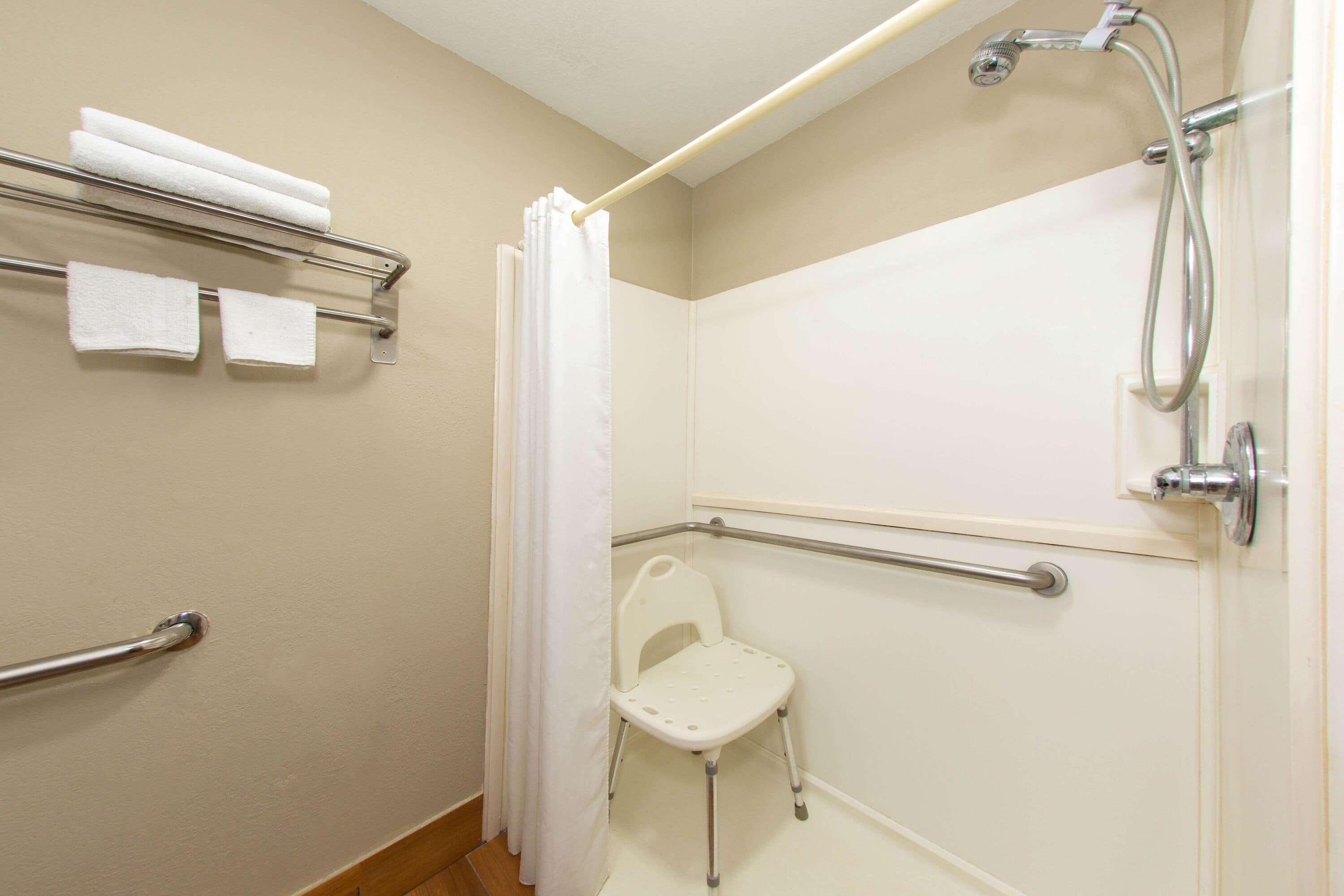 Super 8 By Wyndham Nas Area Motel 2*