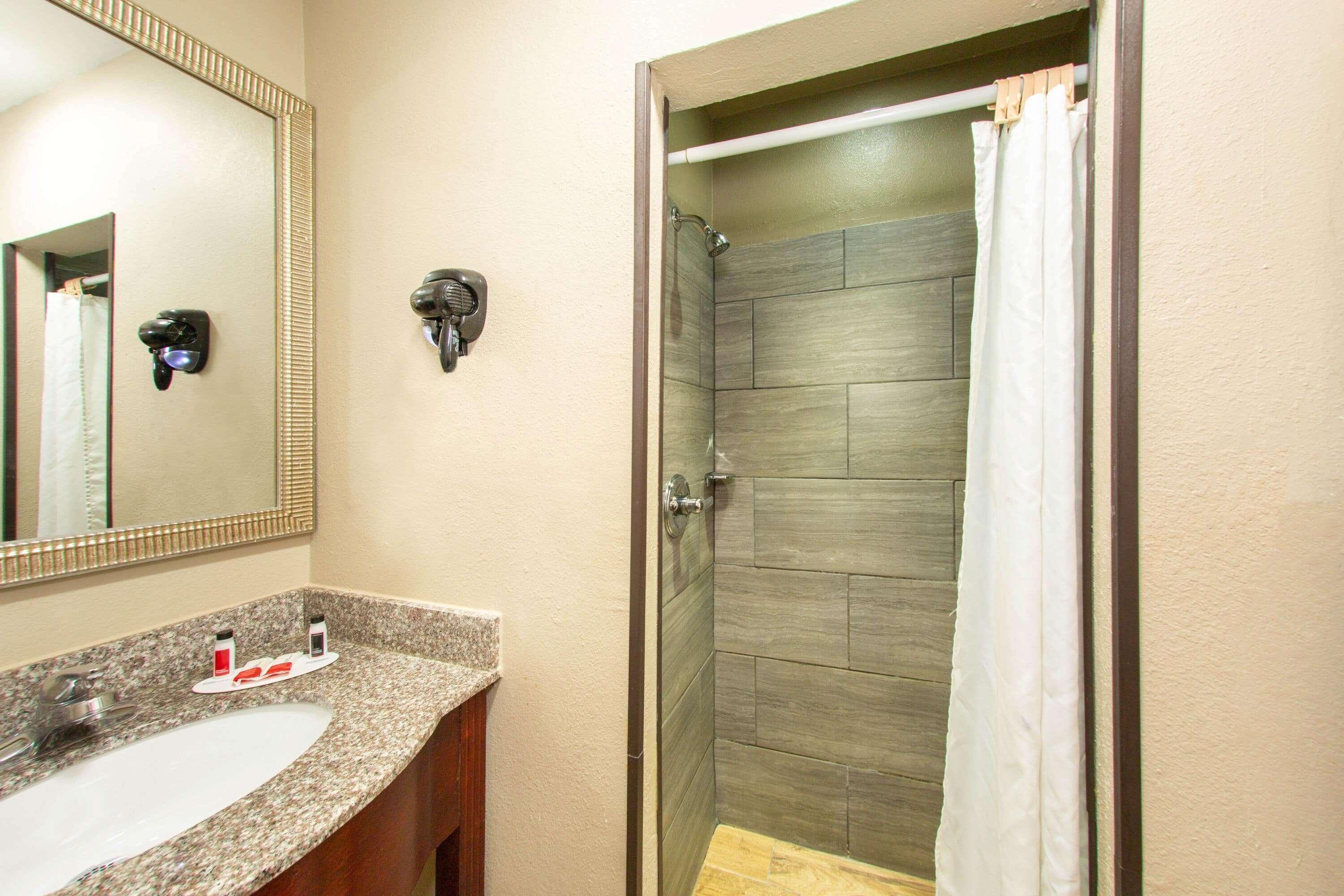 Motel Super 8 By Wyndham Nas Area