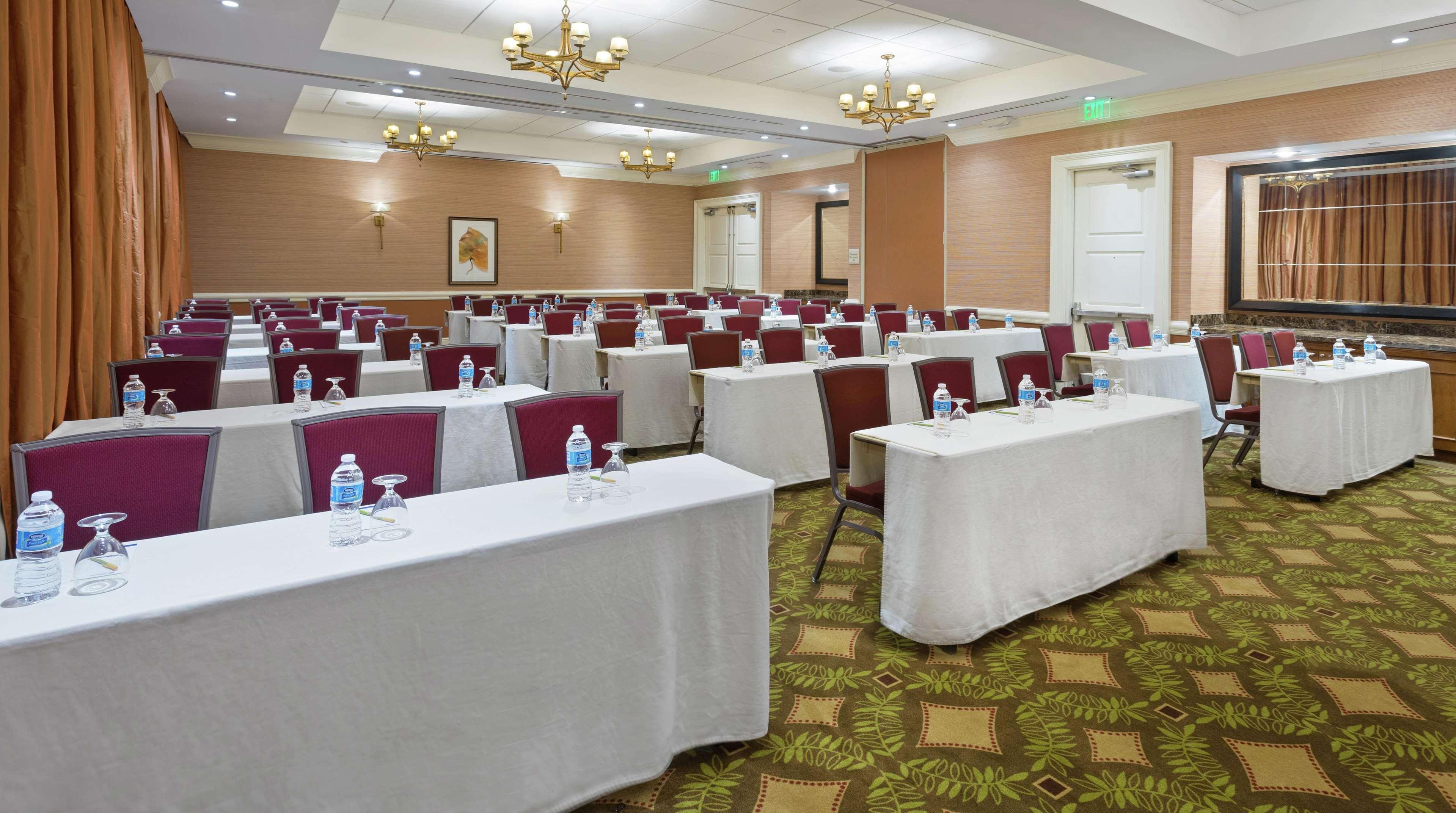 Hilton Garden Palm Gardens 3*
