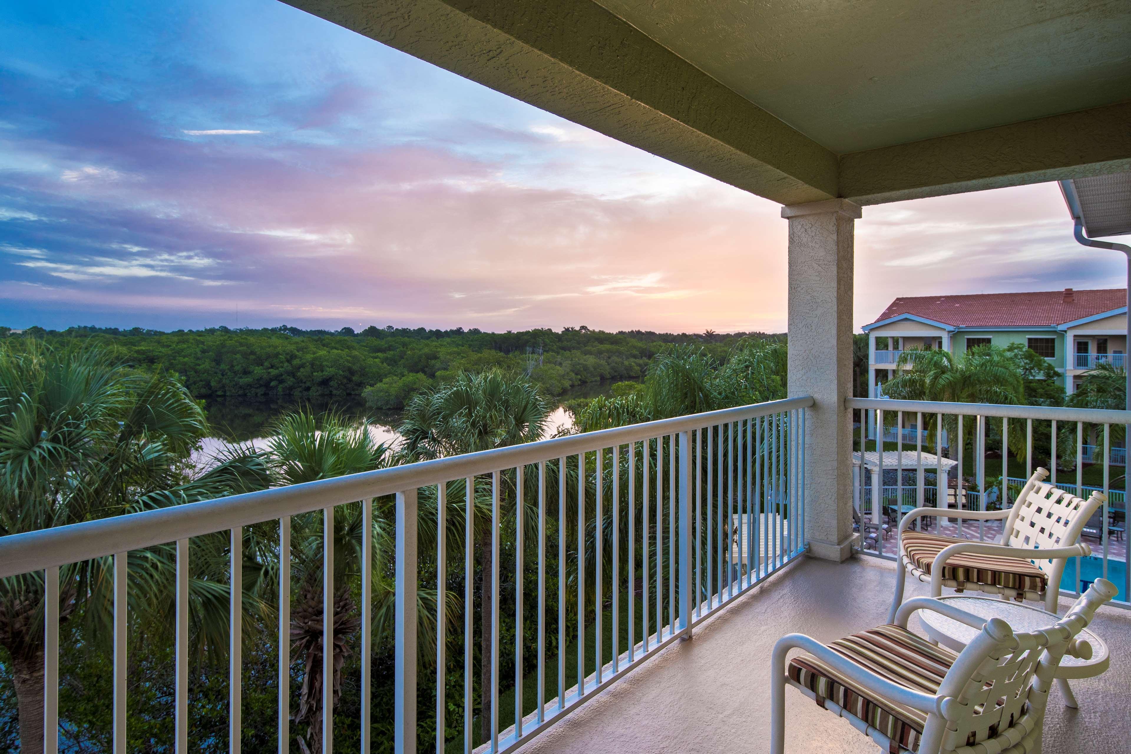 Doubletree By Hilton Hotel Naples