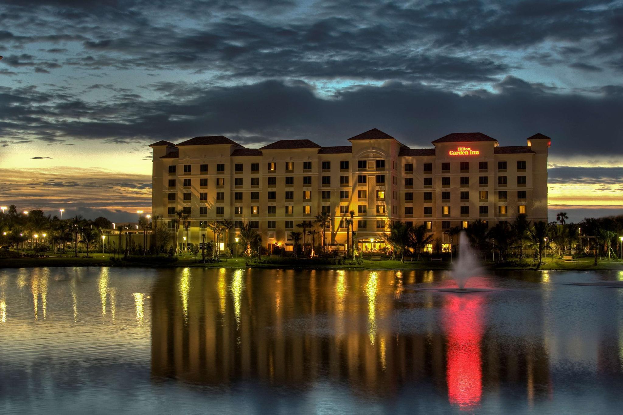 Hilton Garden Palm Gardens 3*