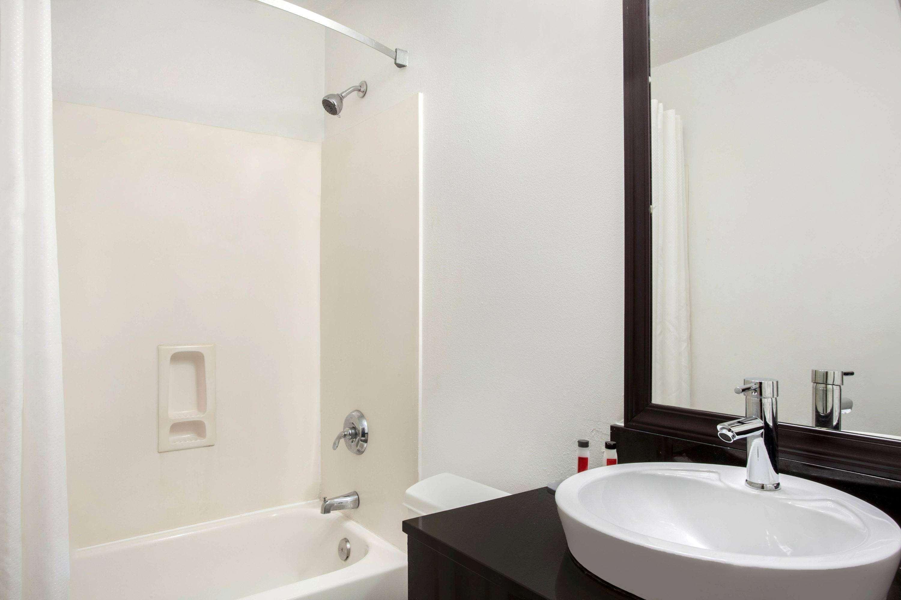 Hotel Super 8 By Wyndham 2*